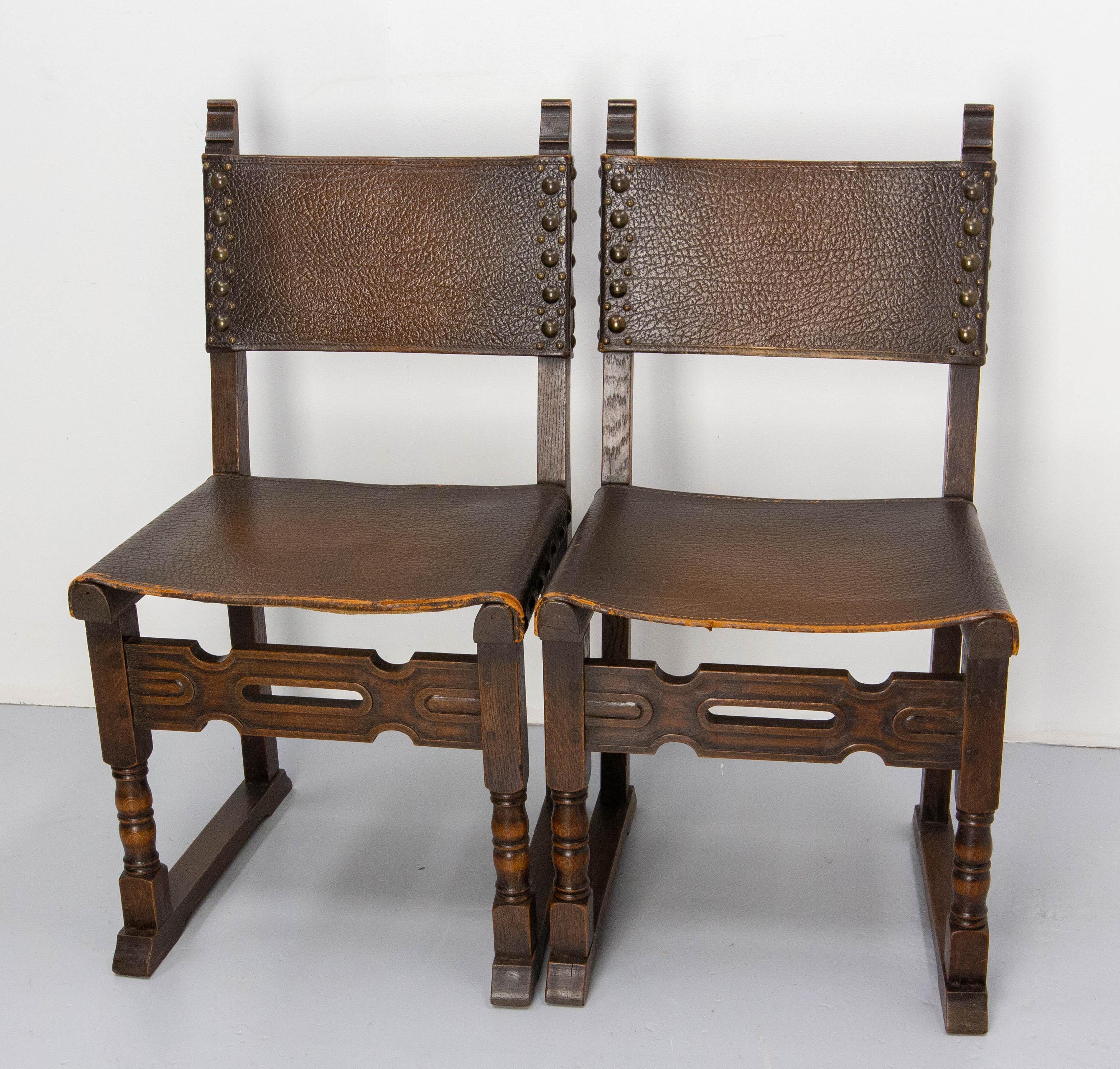 Six Dining Chairs Antique Mid-20th Century Spanish Studs Leather & Chestnut For Sale 4
