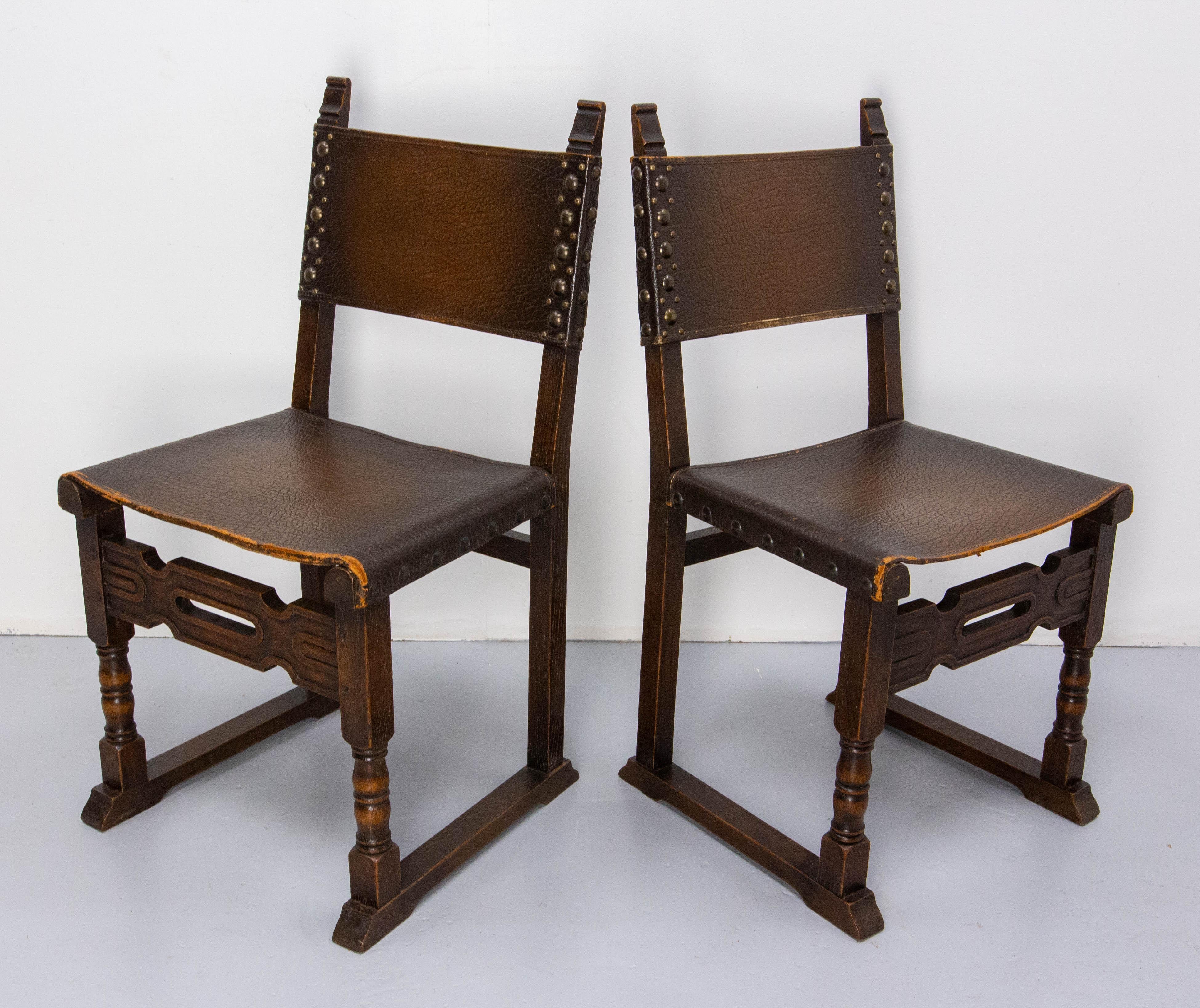 Six Dining Chairs Antique Mid-20th Century Spanish Studs Leather & Chestnut For Sale 5