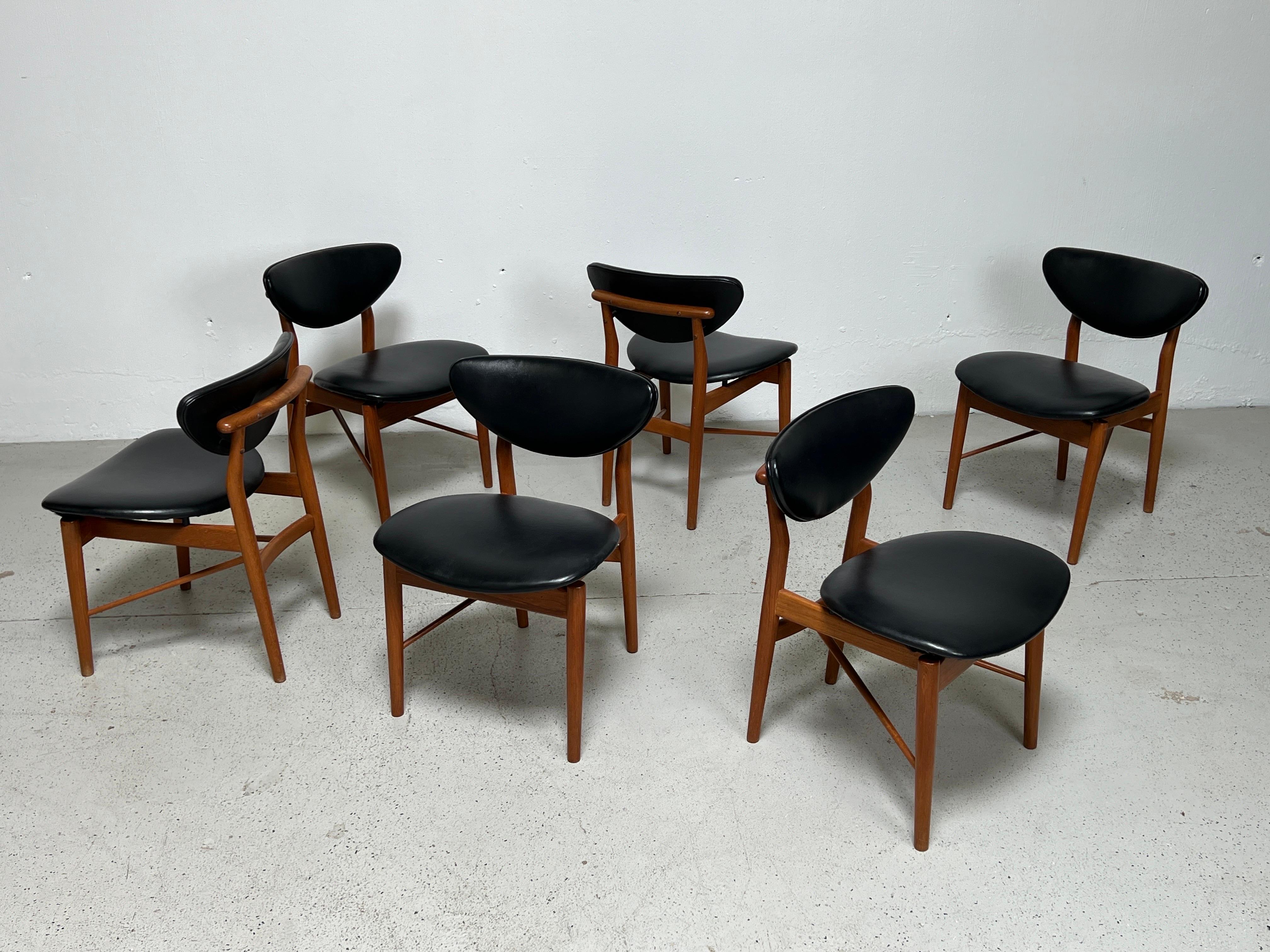 Sechs Esszimmerstühle von Finn Juhl für Niels Vodder (Mitte des 20. Jahrhunderts) im Angebot
