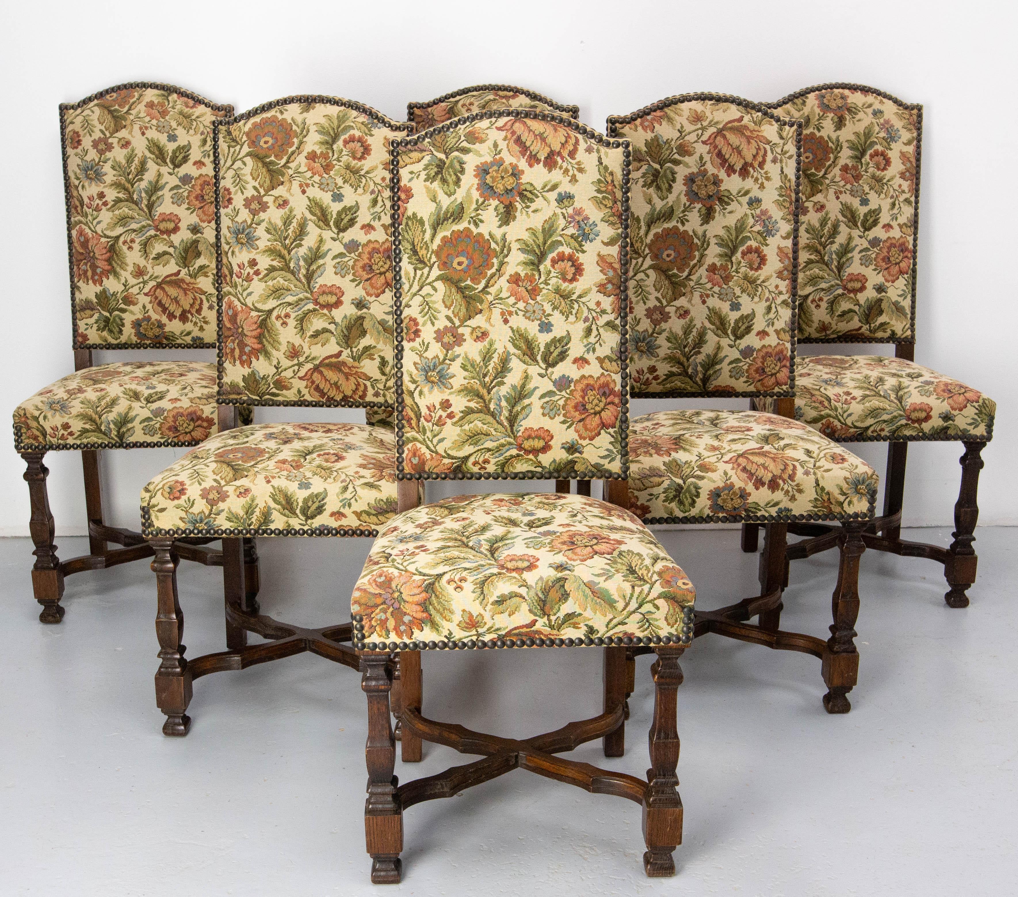 Set of six French dining chairs circa 1960 
Upholtery and chestnut The fabric is the original. it has been very well preserved, as its previous owner covered it with covers. You can also recover it if you wish.
Flexible and supple seat
In good
