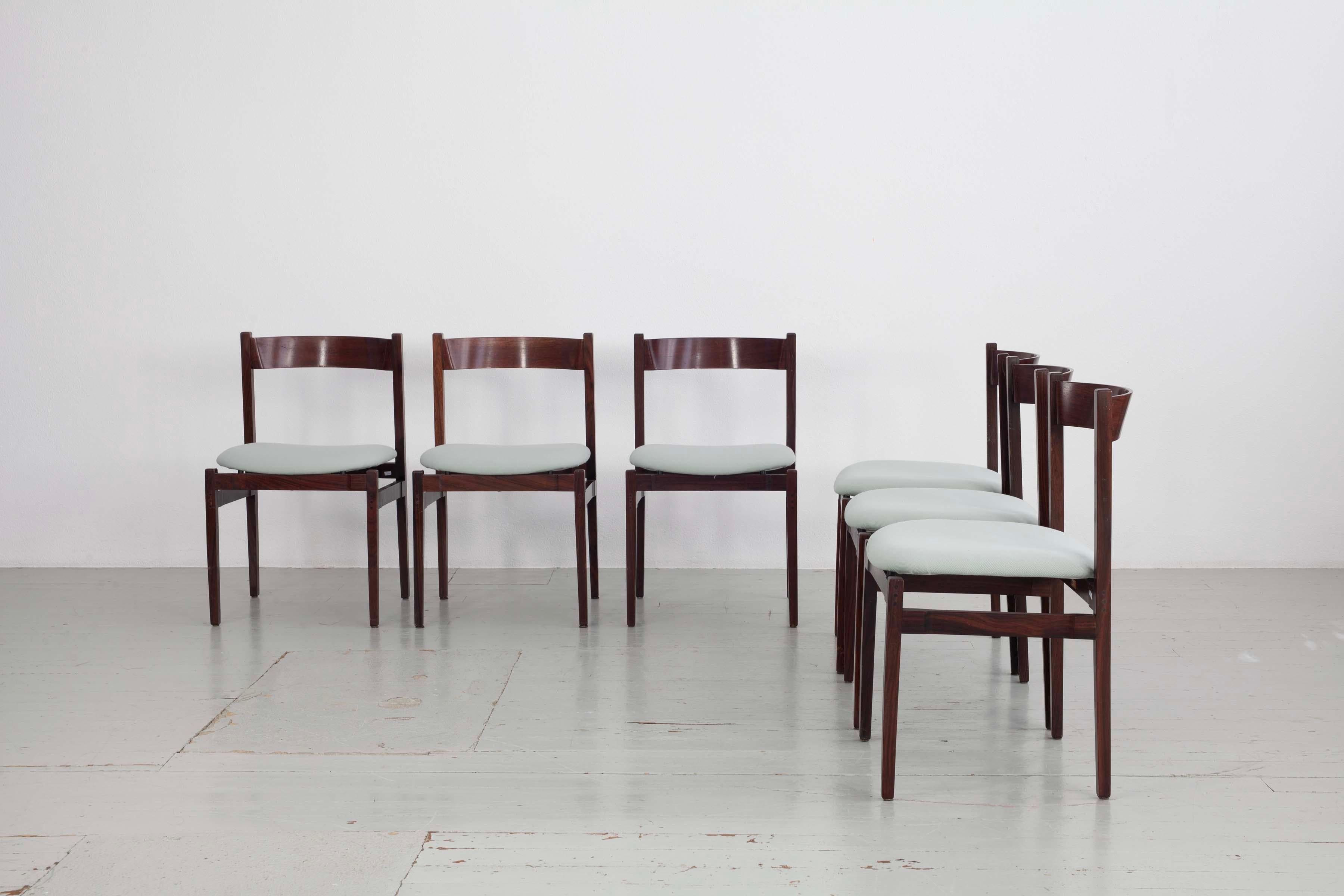 Satz von 6 Esszimmerstühlen „Modell 101“, entworfen von Gianfranco Frattini (Stoff) im Angebot