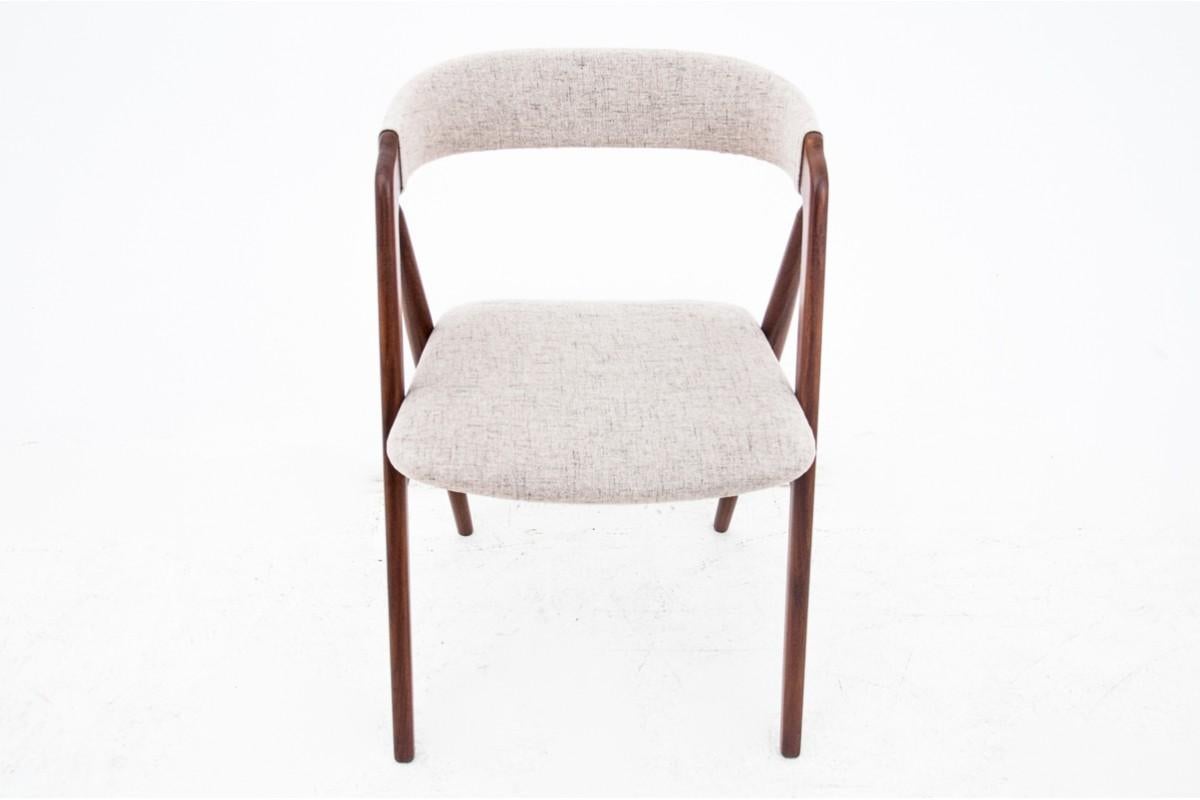 Set of six teak chairs designed by Thomas Harlev. Manufactured in the 1950s by Farstrup Mobler in Denmark

Light, stable and interesting structure. The chairs have undergone restoration of wood.

The furniture is in very good condition, the