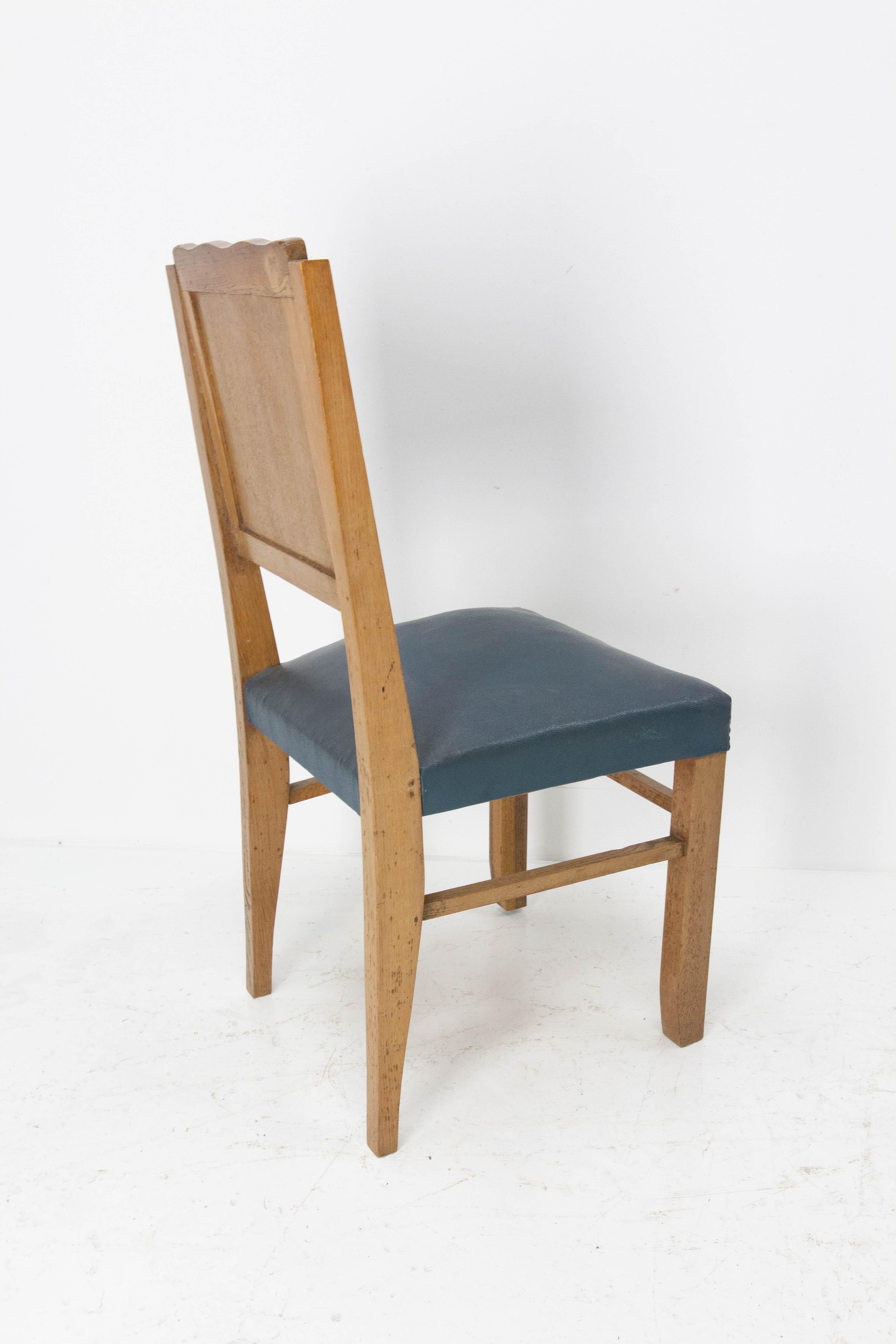 Sechs Esszimmerstühle aus Eichenholz mit geschnitzten Rückenlehnen, französischer Webstil, um 1950 im Angebot 1