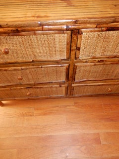 Commode coloniale britannique à six tiroirs en bambou et rotin