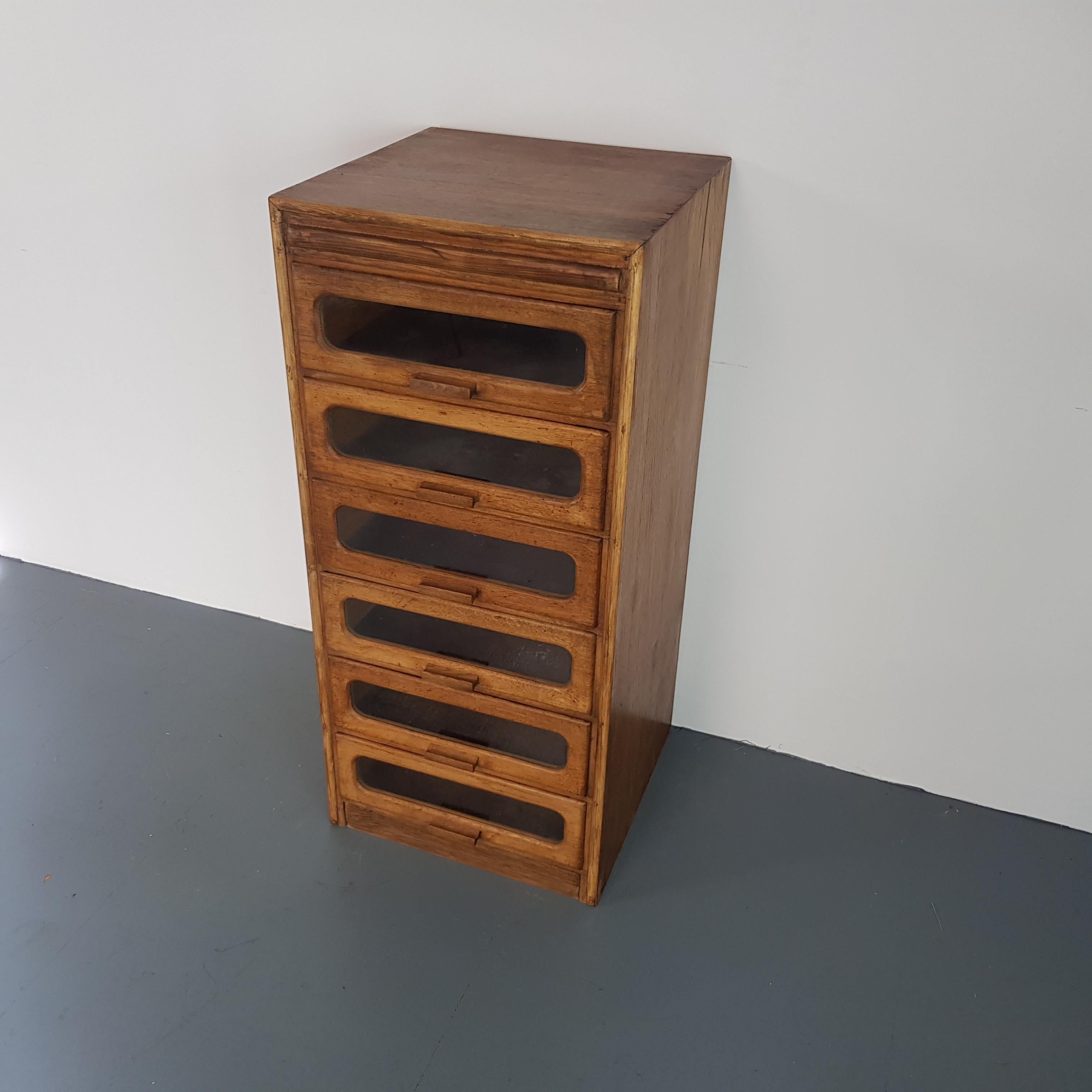 Six-Drawer Midcentury British Oak Haberdashery Cabinet In Good Condition For Sale In Lewes, East Sussex
