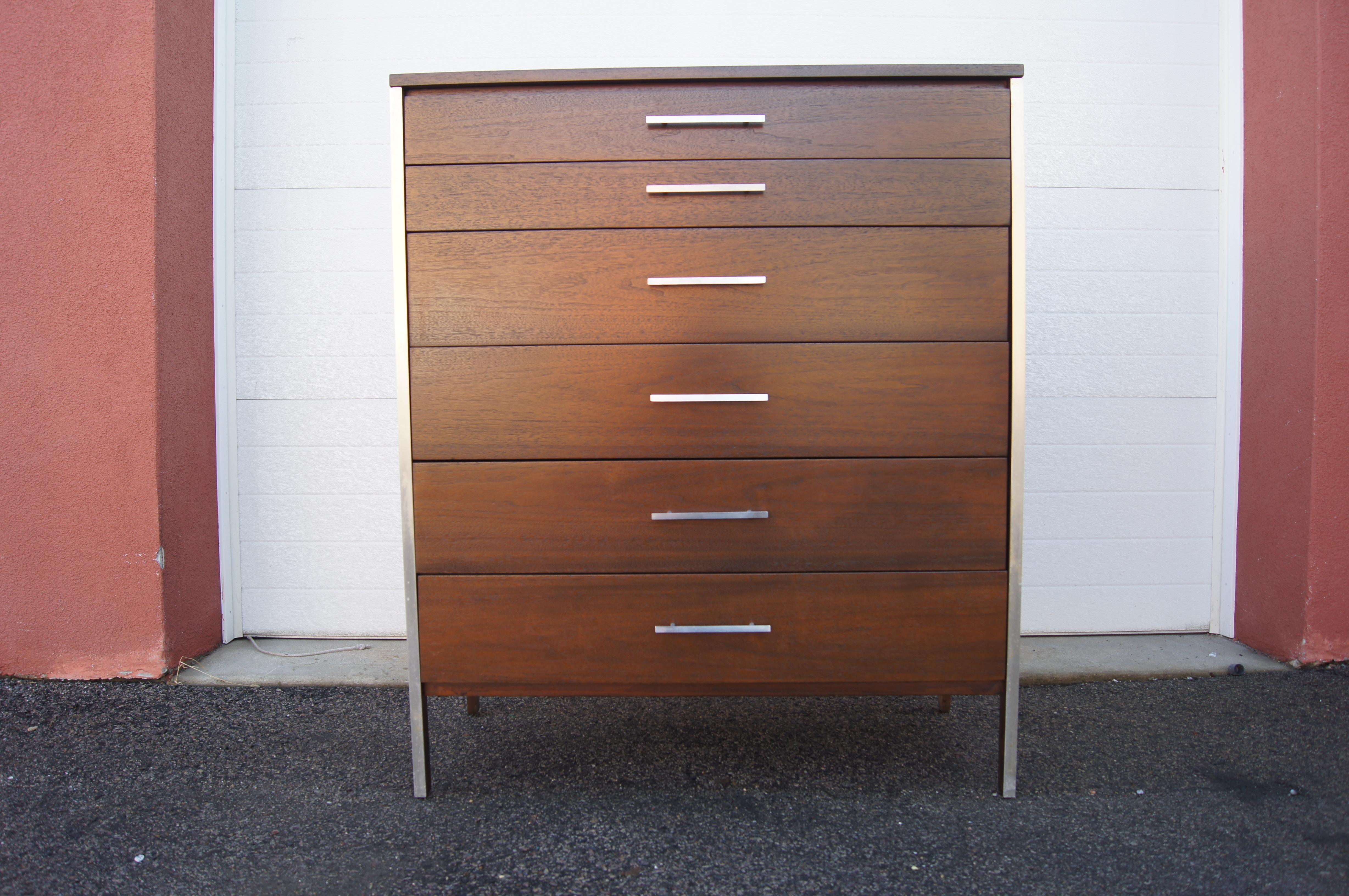 Mid-Century Modern Six-Drawer Walnut Dresser by Paul McCobb for Calvin Furniture For Sale