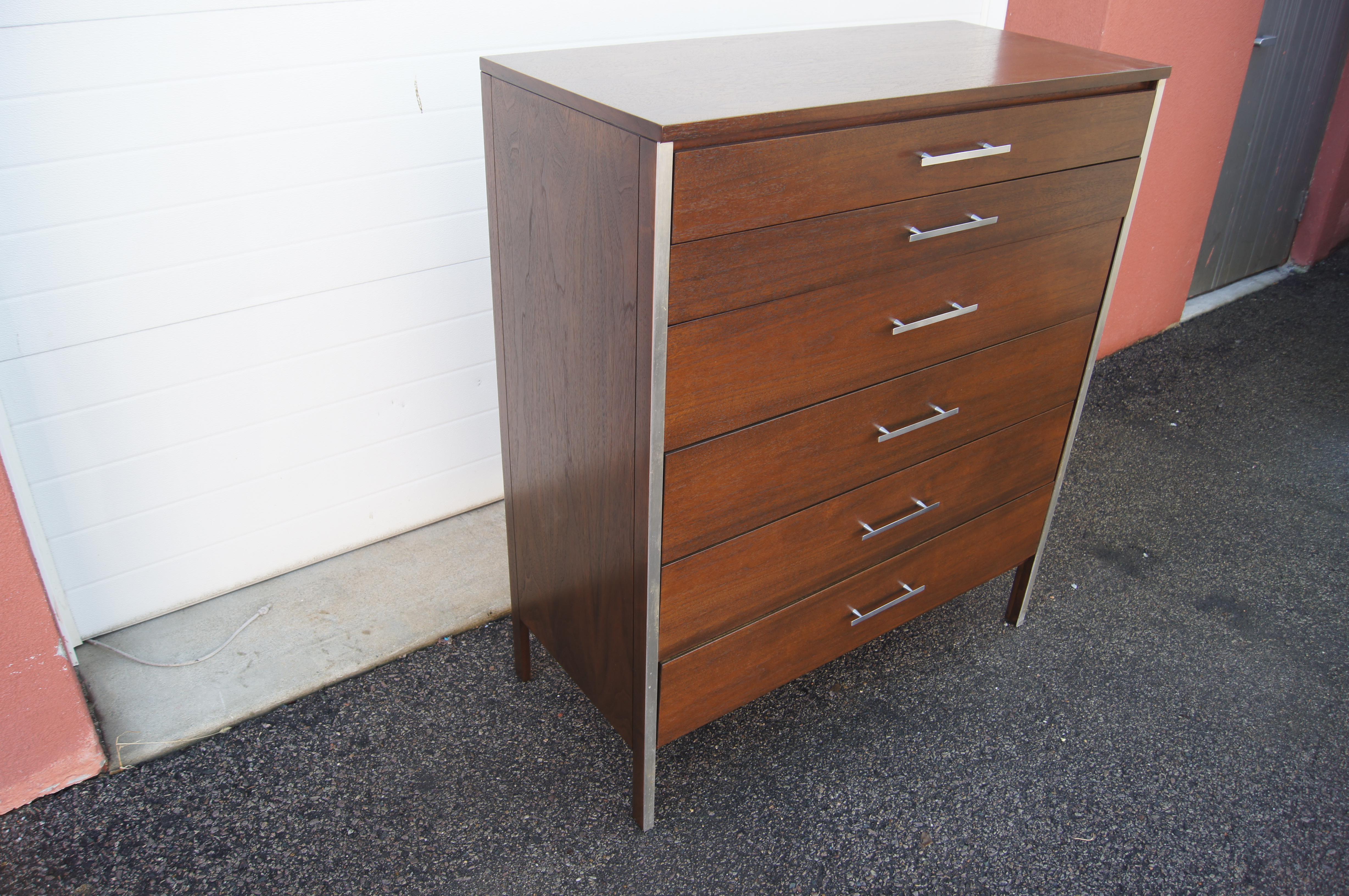 American Six-Drawer Walnut Dresser by Paul McCobb for Calvin Furniture For Sale