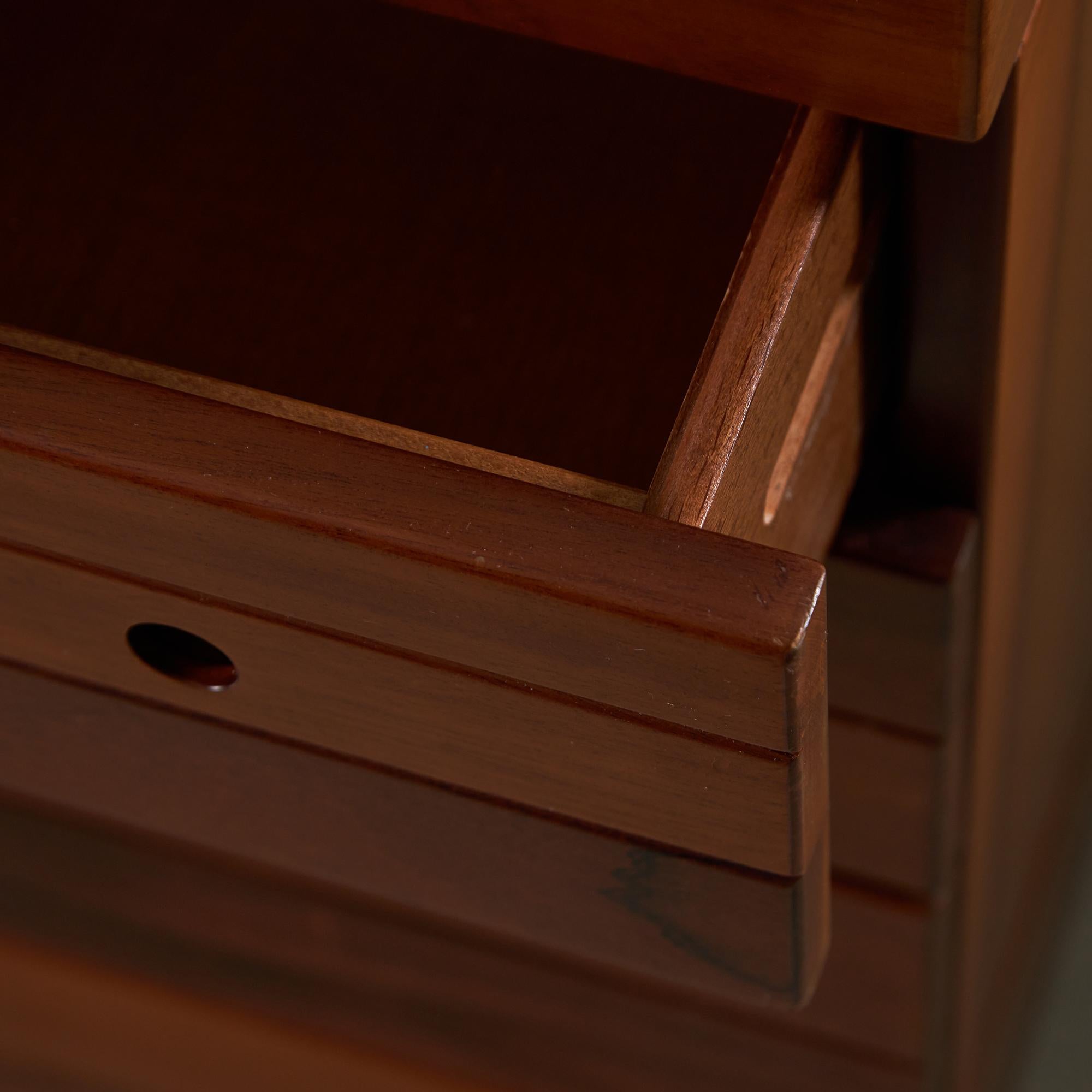 Six Drawer Walnut Sideboard with Circular Handles, 1980s For Sale 8