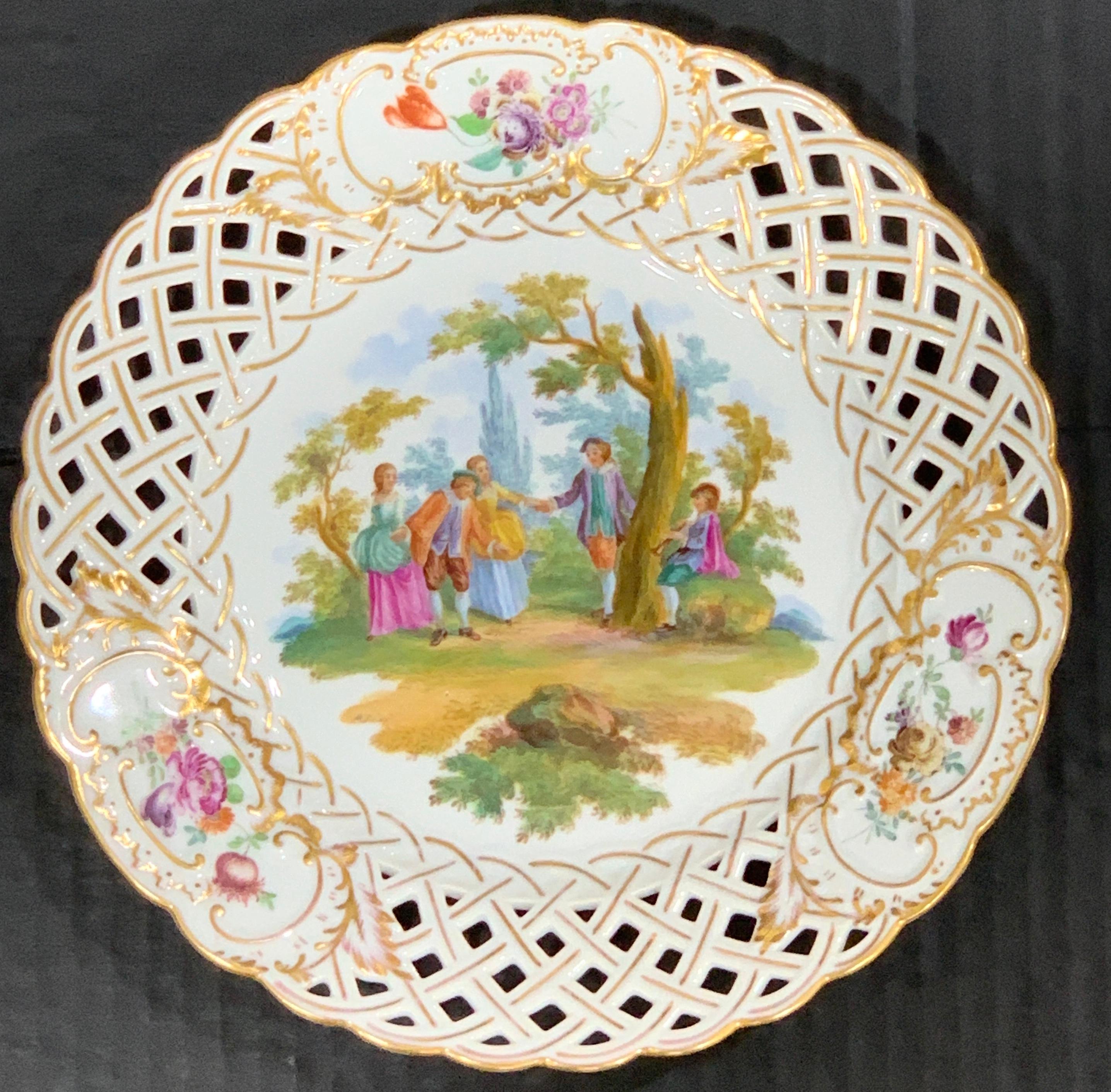 Doré Six assiettes de cabinet réticulées et peintes de scènes de Watteau par Carl Thieme, de Dresde