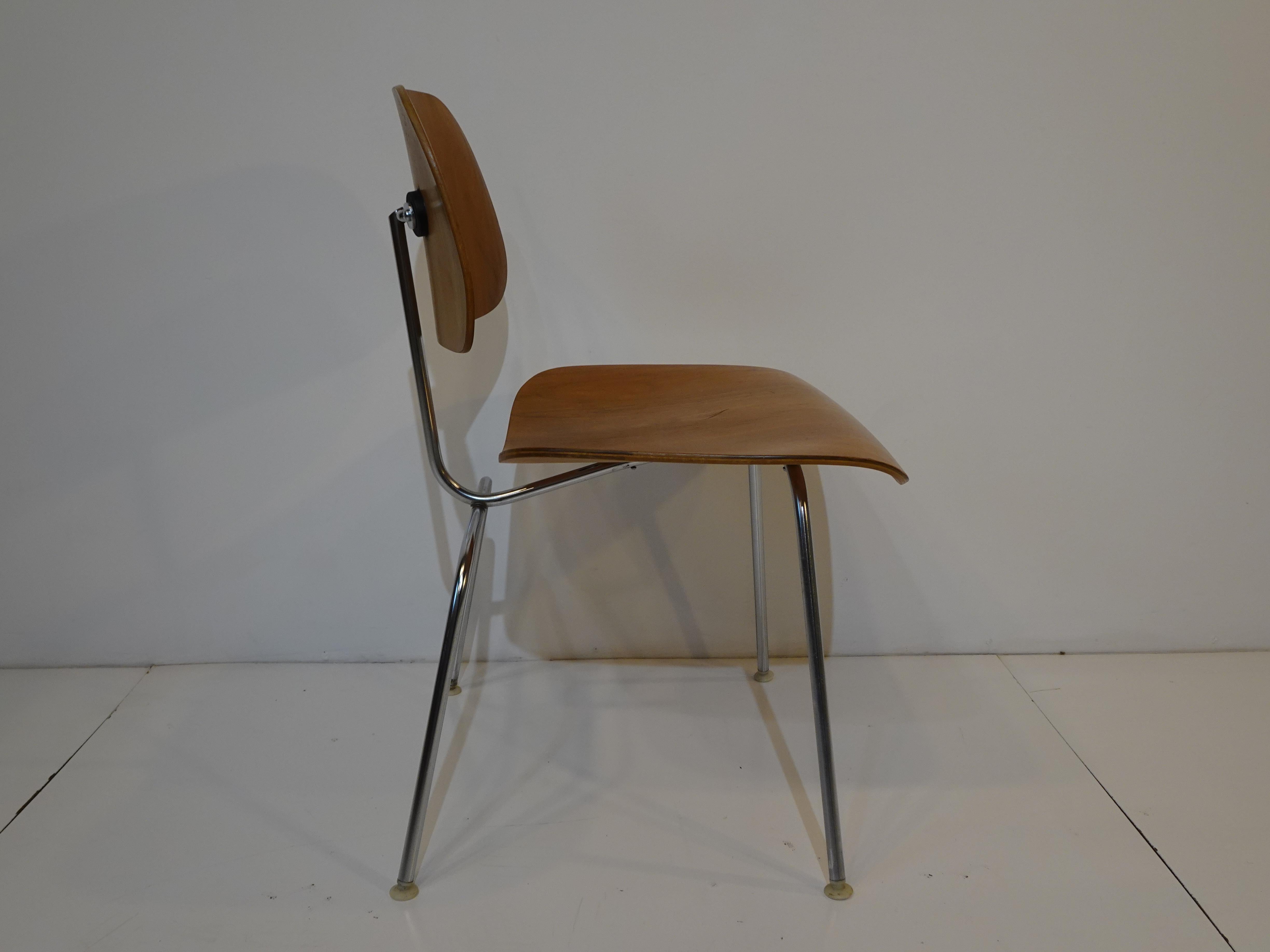 Six Eames DCM Dining Chairs for Herman Miller In Good Condition In Cincinnati, OH