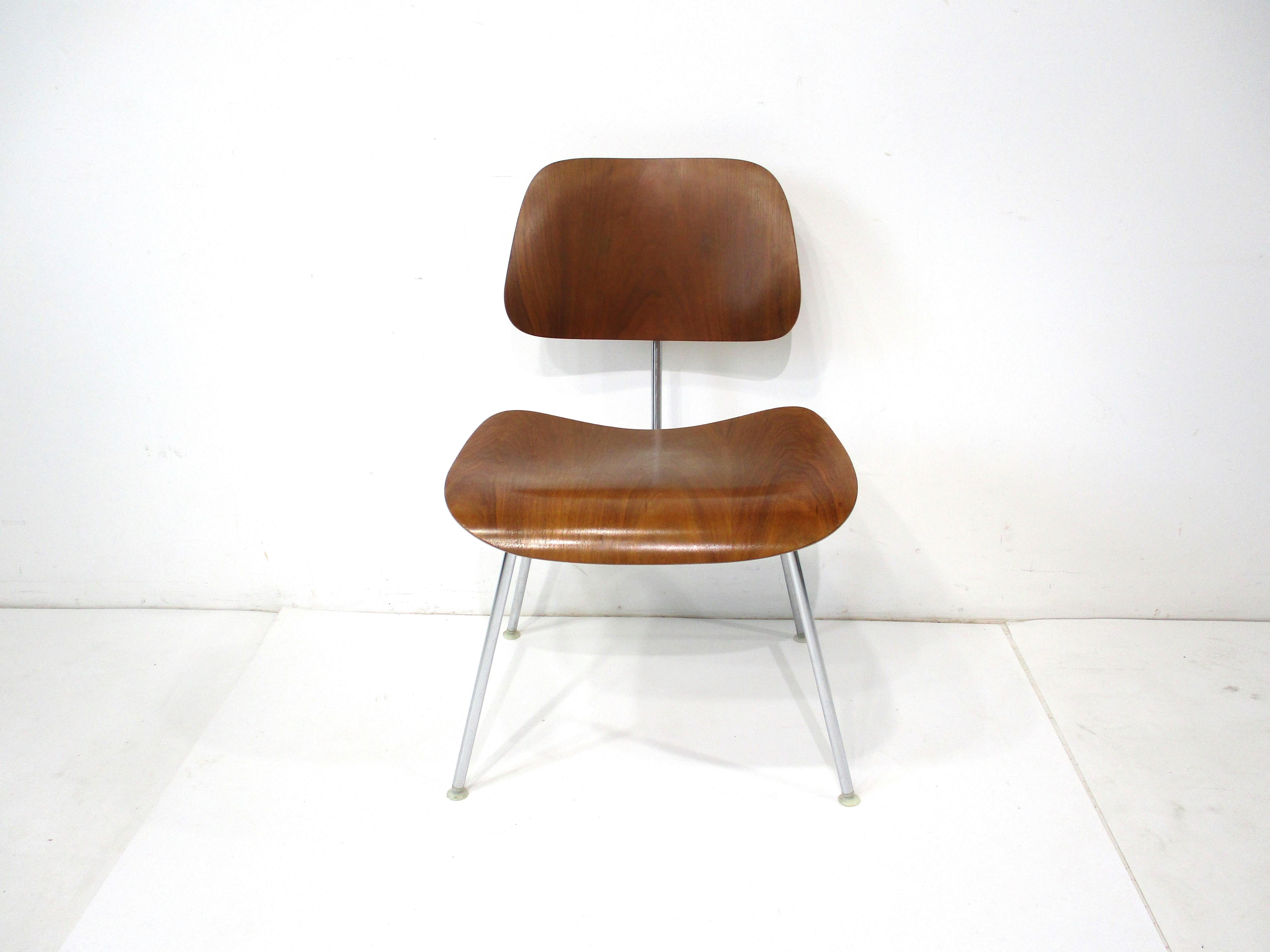 Mid-Century Modern Six Eames Walnut DCM Dining Chairs for Herman Miller