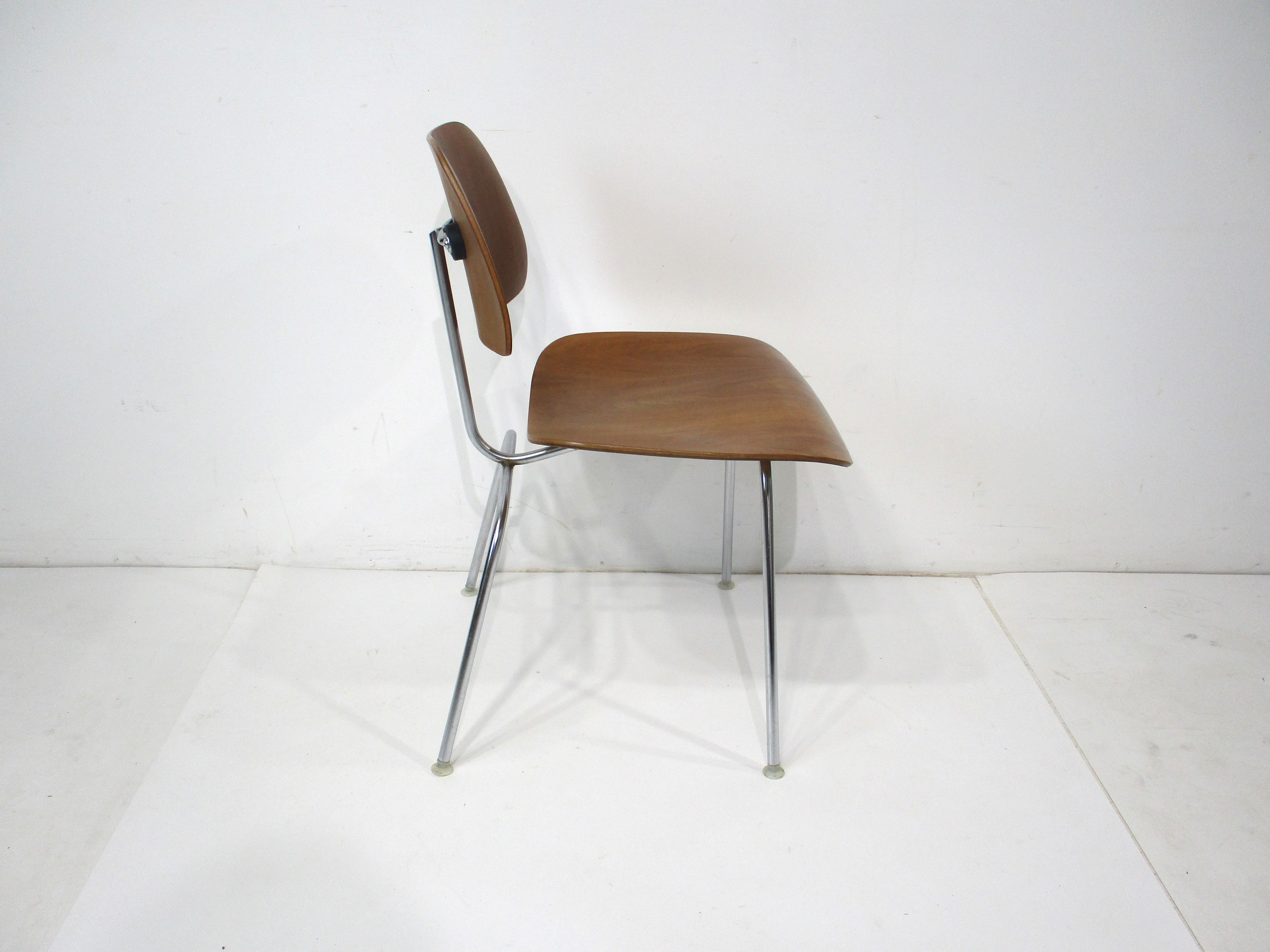 Six Eames Walnut DCM Dining Chairs for Herman Miller In Good Condition In Cincinnati, OH