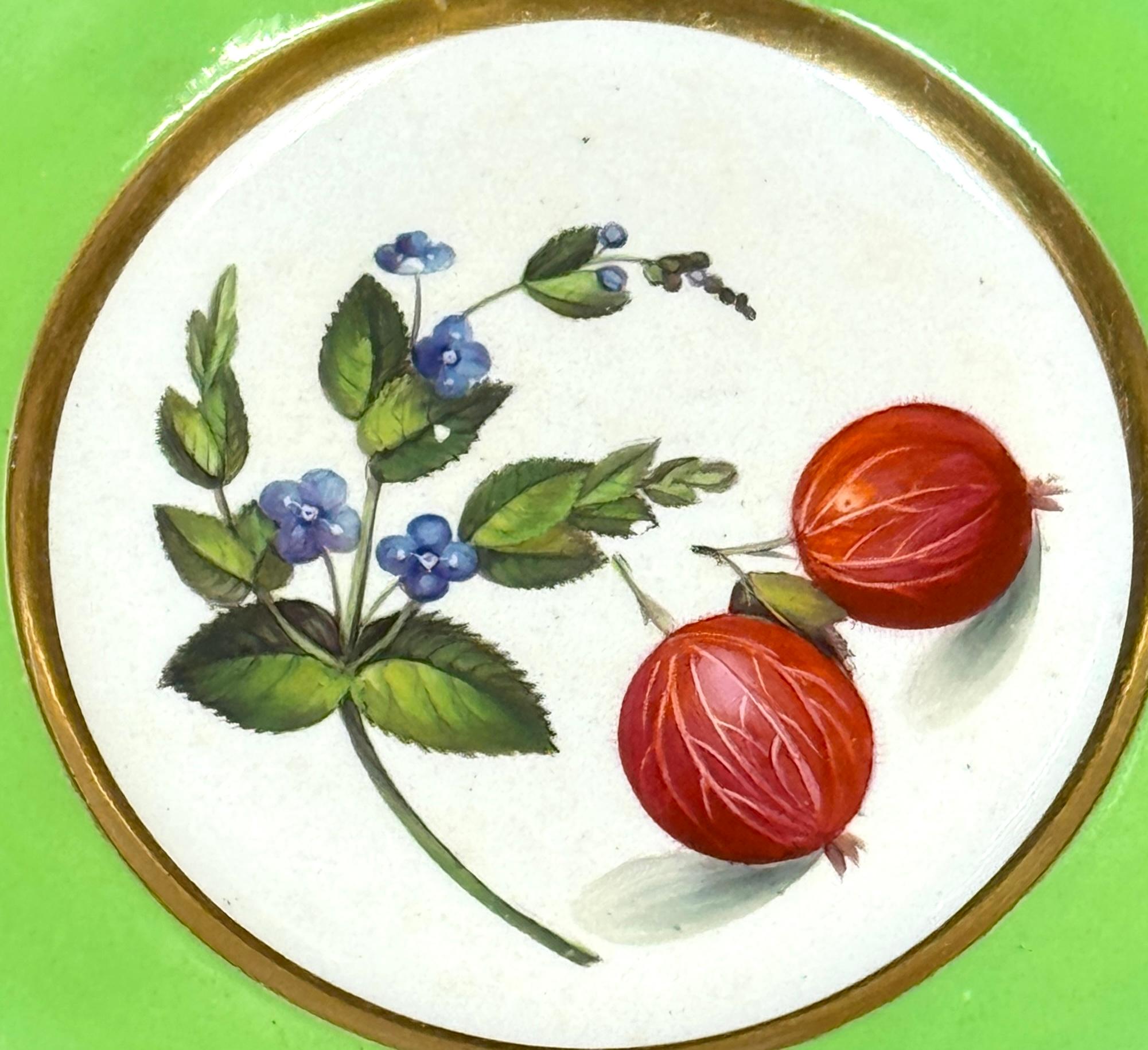 Sei piatti da dessert botanici francesi del primo Ottocento con bordi verdi e dorati in vendita 5