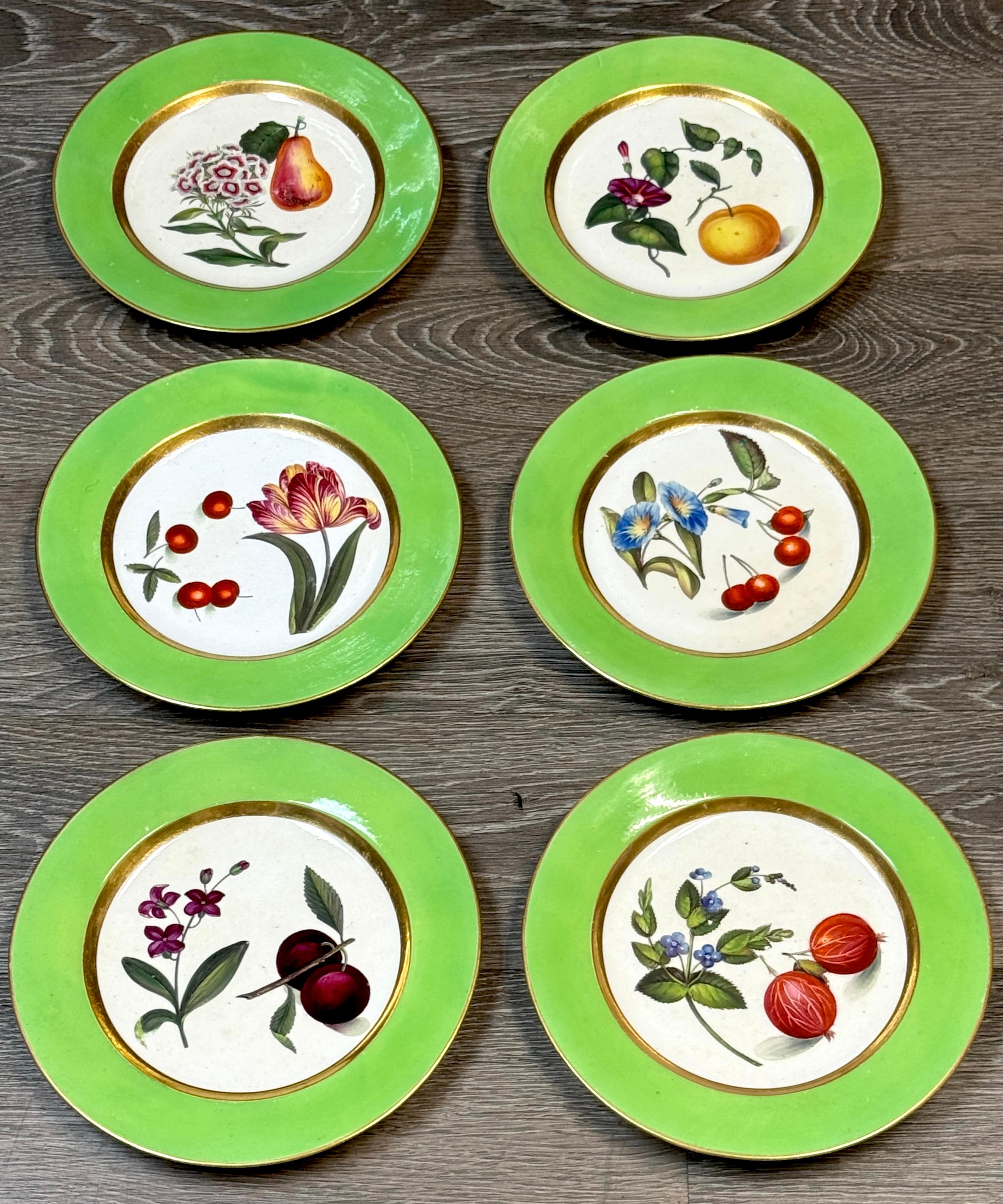Set di sei piatti da dessert botanici francesi dell'inizio del XIX secolo con bordi verdi e rifiniture dorate a fuoco

Un raro e raffinato set di sei piatti da dessert in porcellana francese dell'inizio del XIX secolo, ognuno dei quali presenta
