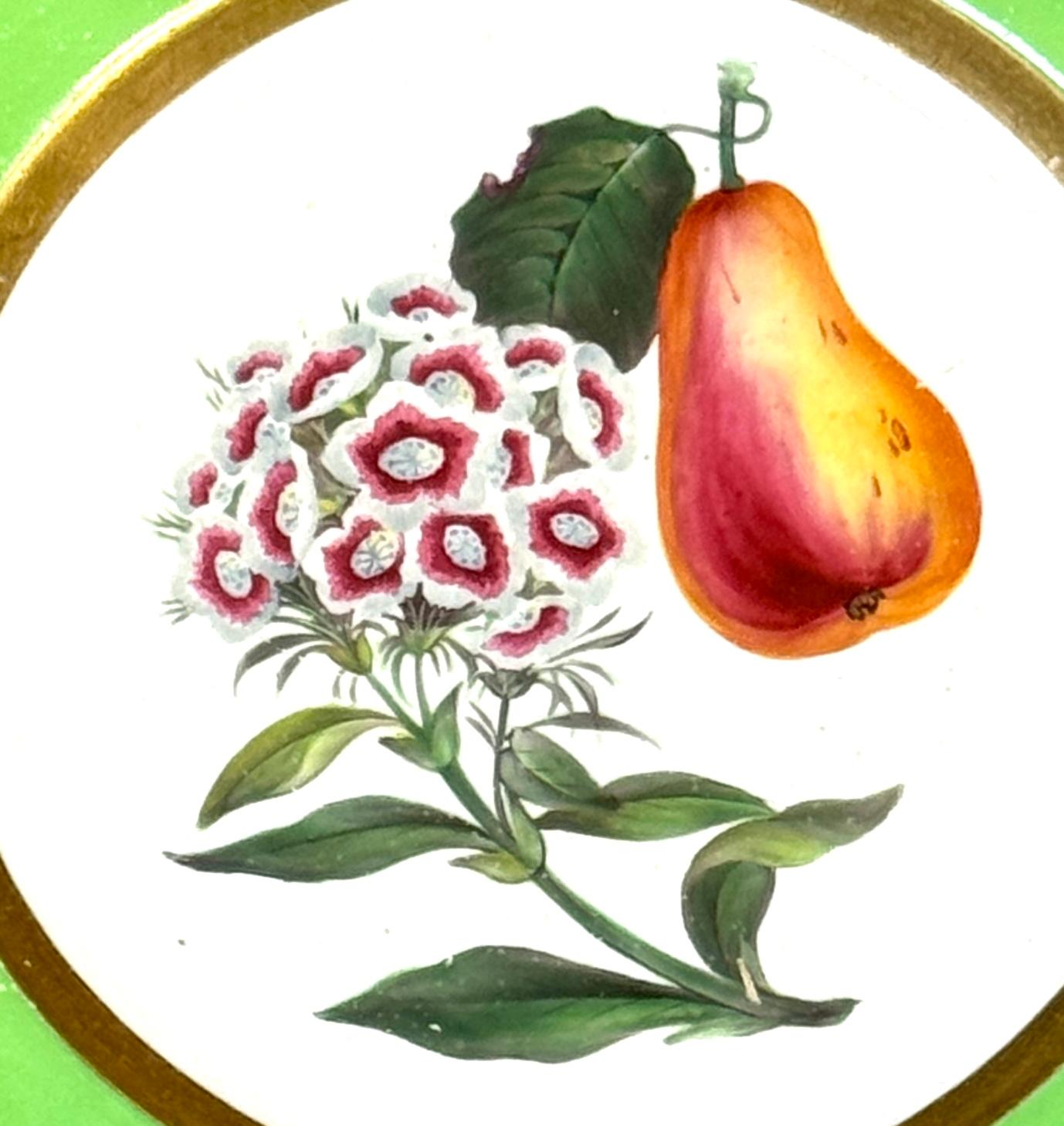 Porcellana Sei piatti da dessert botanici francesi del primo Ottocento con bordi verdi e dorati in vendita
