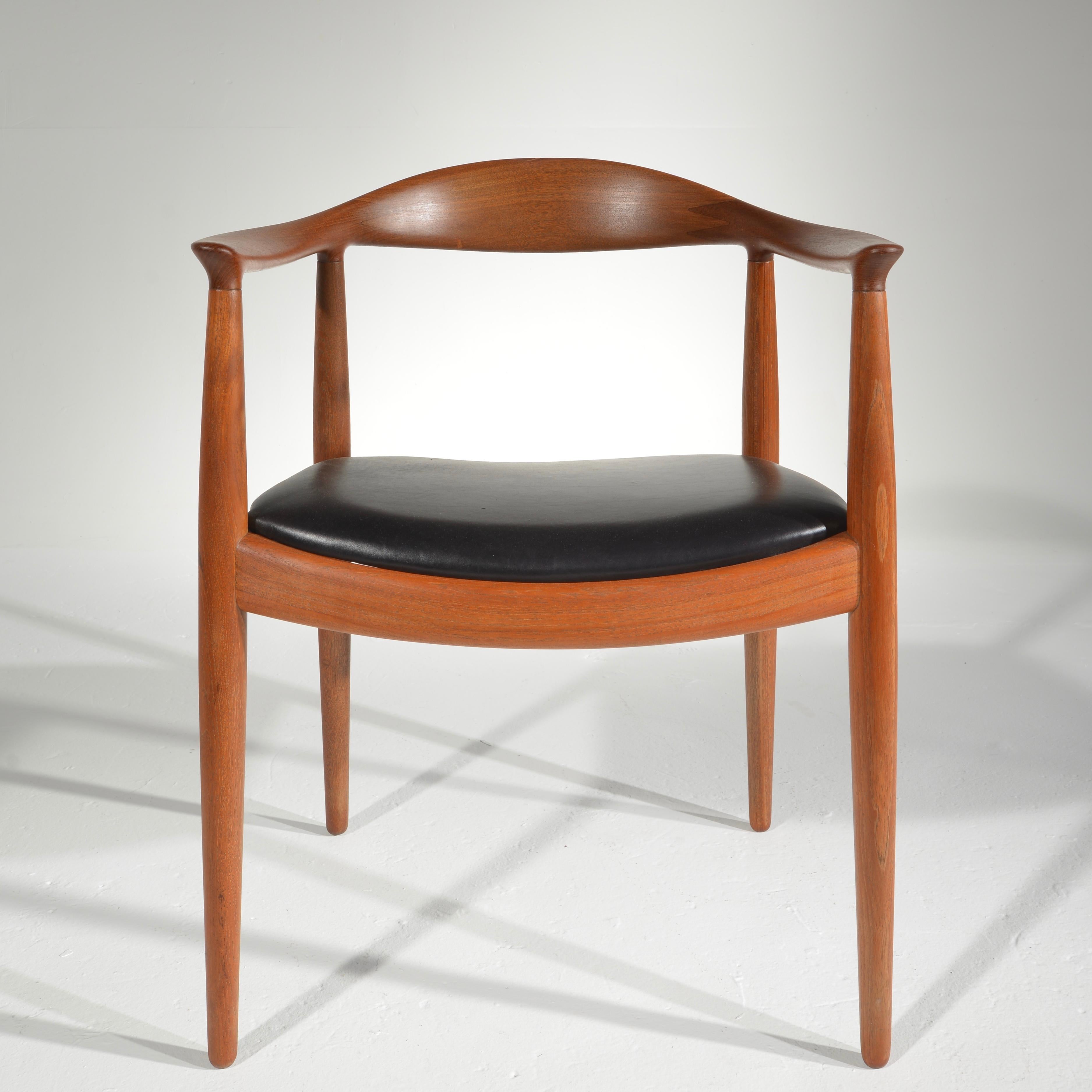 10 Hans Wegner for Johannes Hansen JH-503 Chairs in Teak and Leather For Sale 4