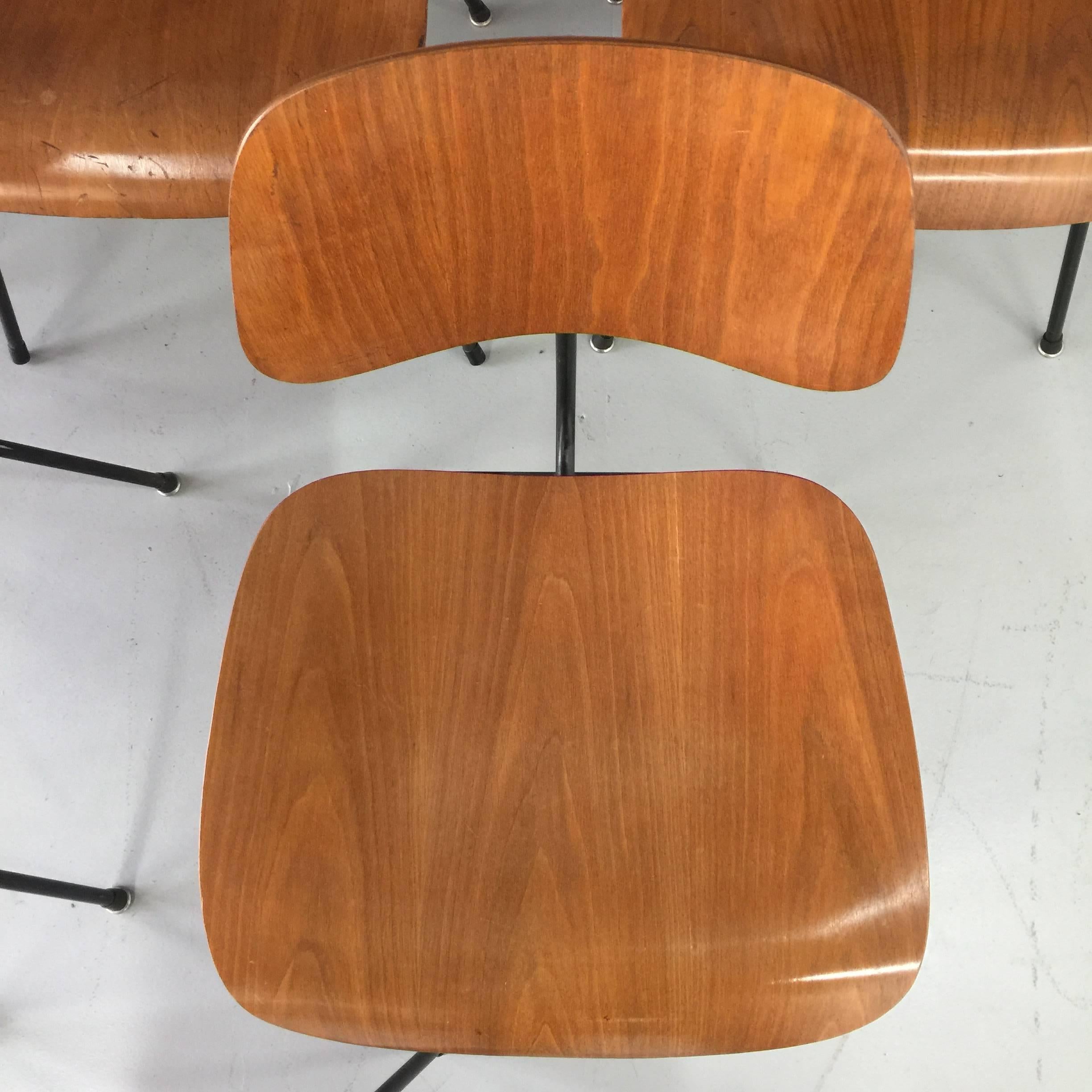 Six Early Mid-Century Modern Eames DCM Chairs In Good Condition In Philadelphia, PA