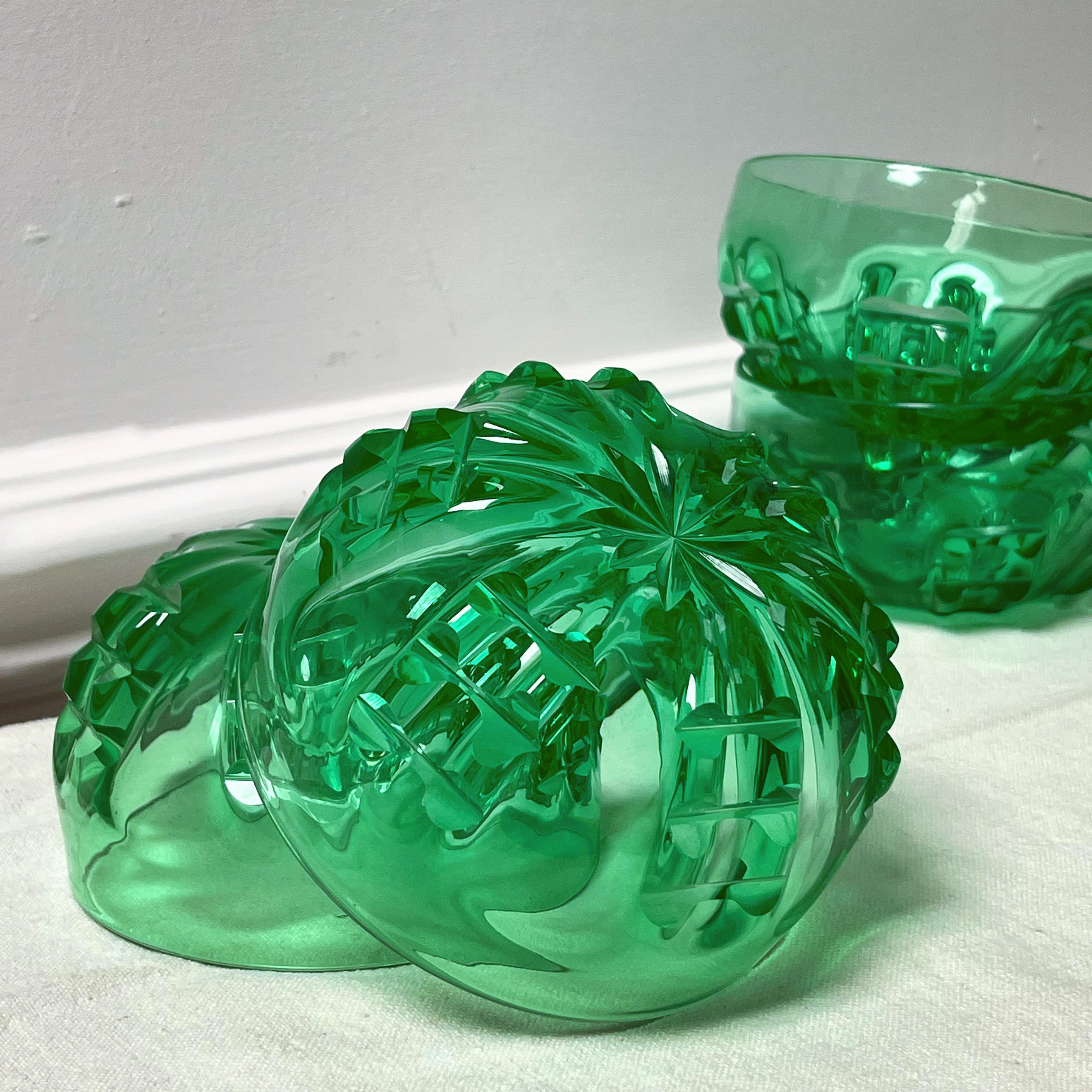 Six Early Twentieth Century Uranium Glass Bowls  In Good Condition For Sale In London, GB