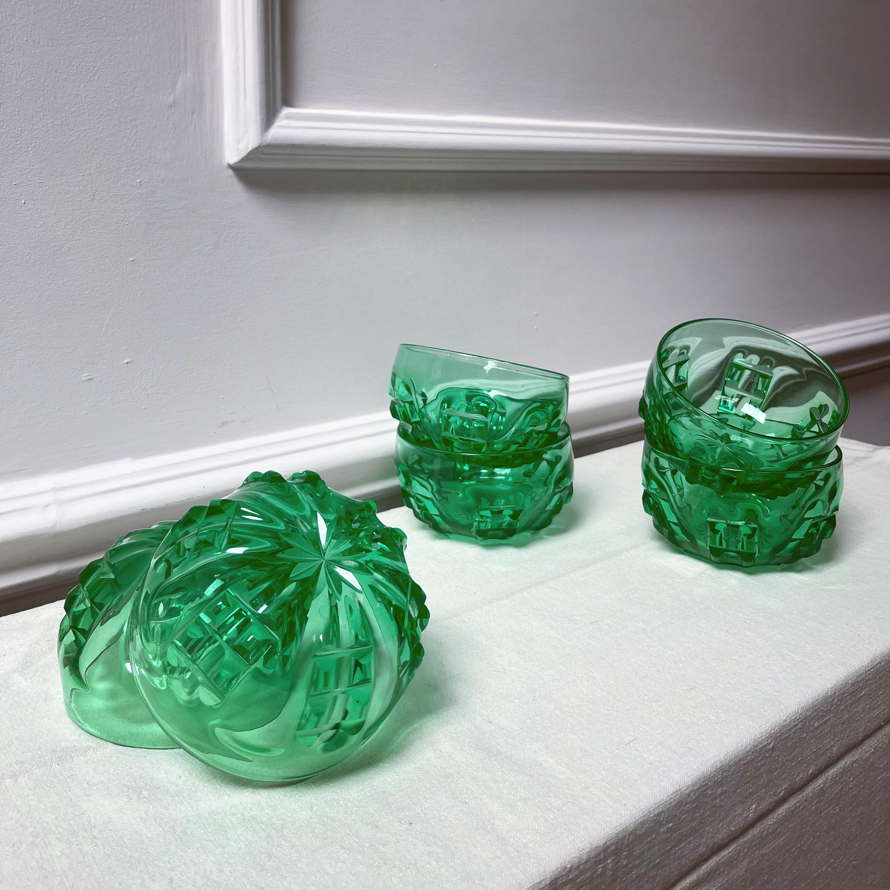 Early 20th Century Six Early Twentieth Century Uranium Glass Bowls  For Sale