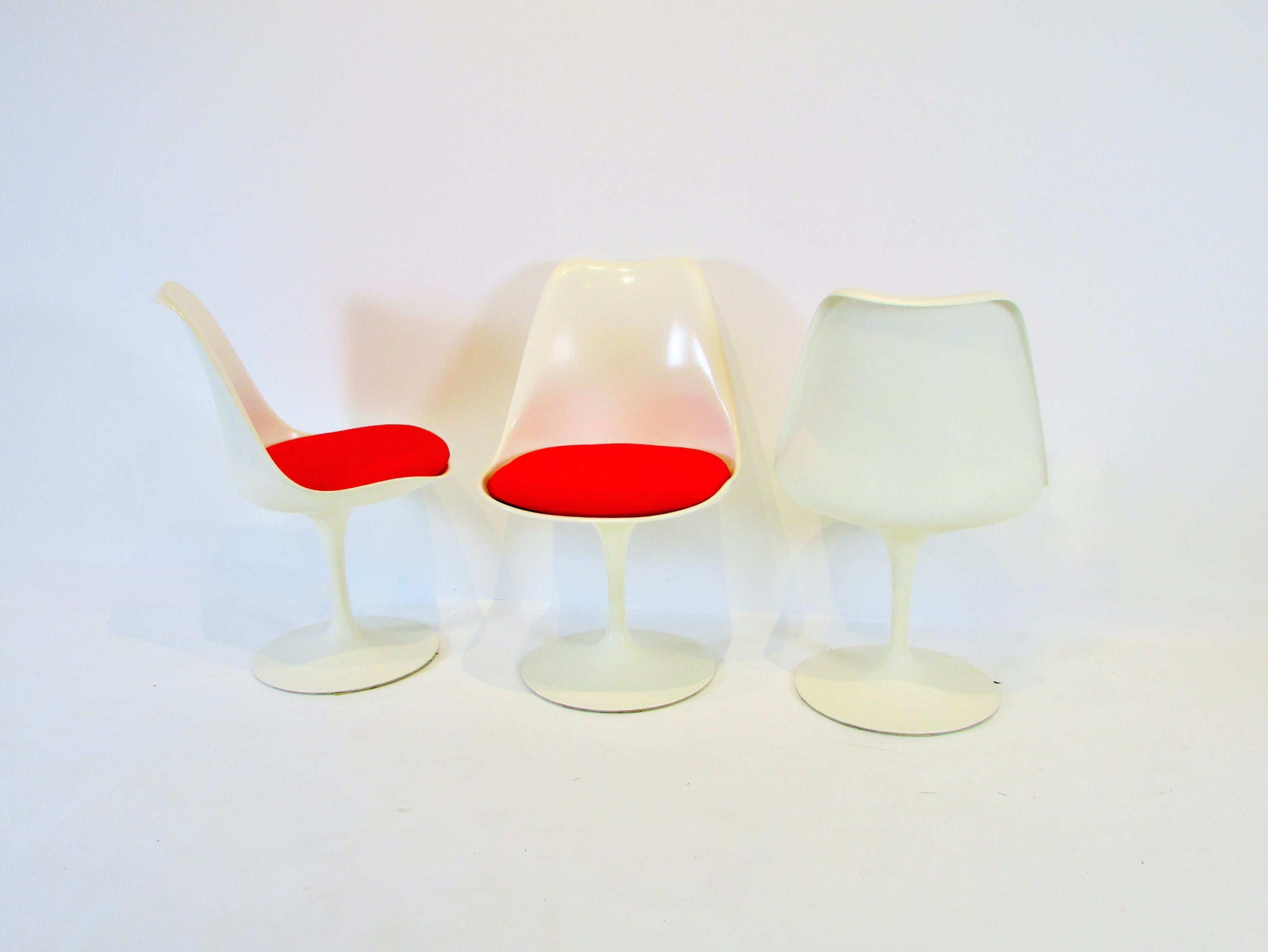 Six Eero Saarinen for Knoll Tulip Group Dining Chairs with Red Cushions 6