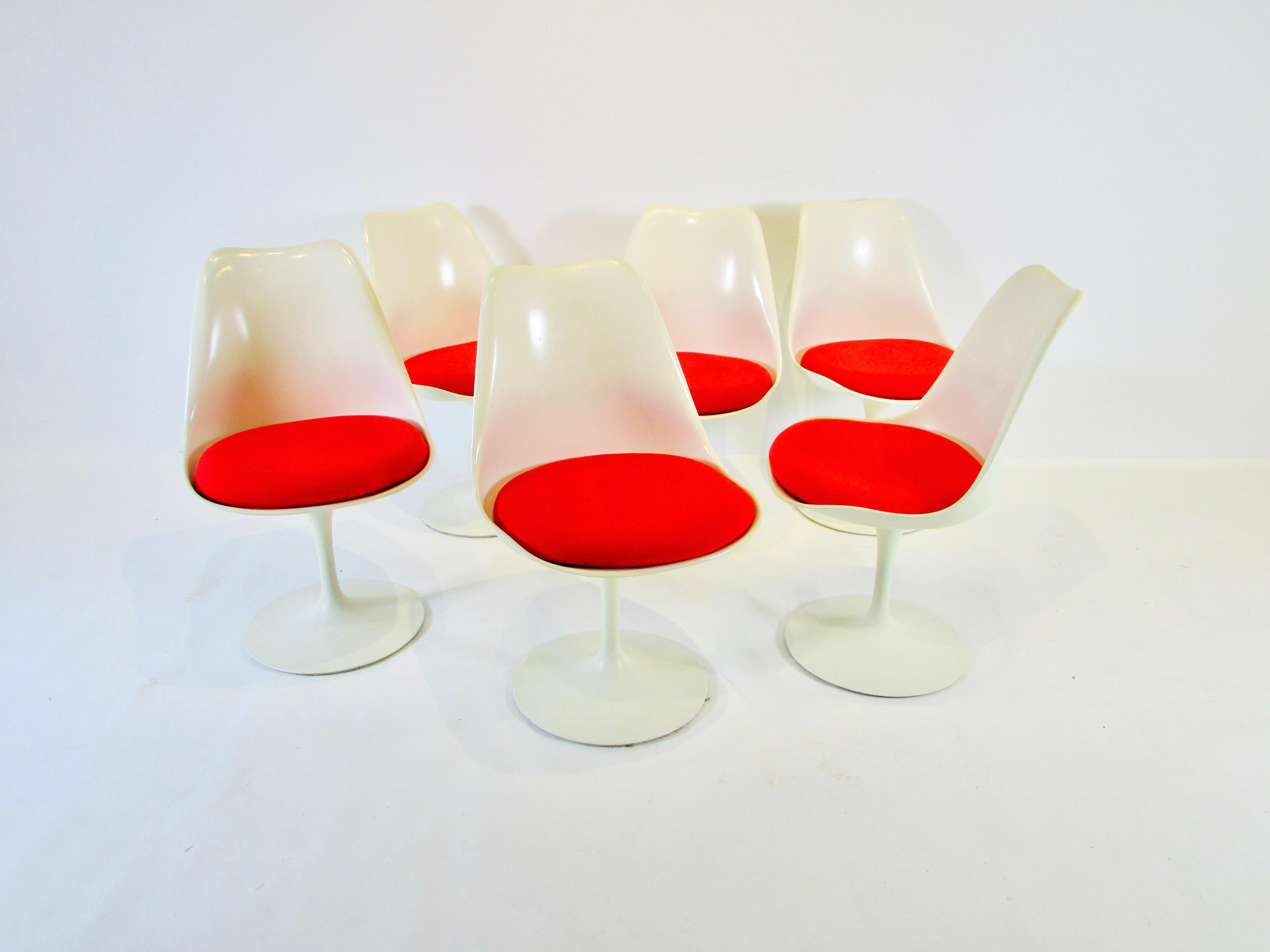 Aluminum Six Eero Saarinen for Knoll Tulip Group Dining Chairs with Red Cushions