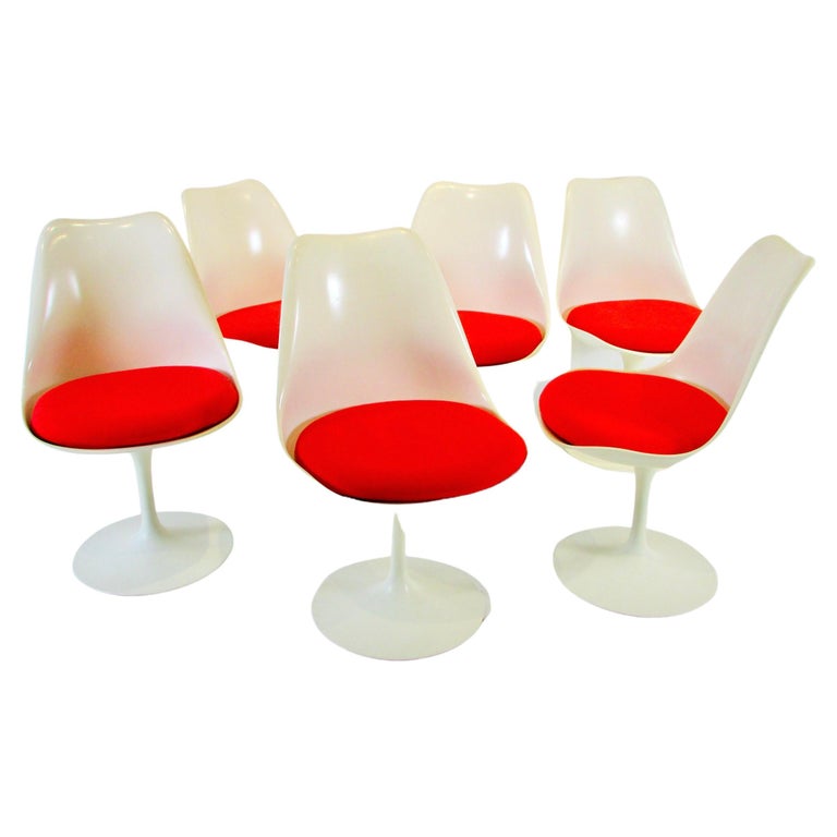 Six Eero Saarinen for Knoll Tulip Group Dining Chairs with Red Cushions For Sale