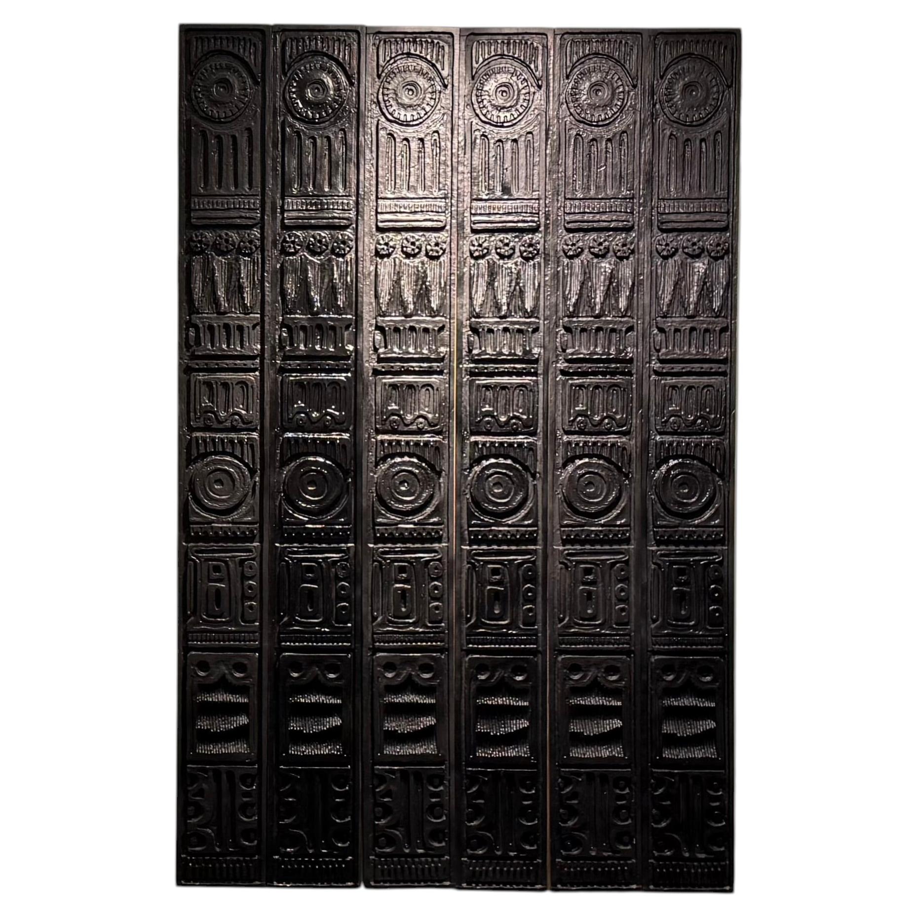 Six panneaux en bois rouge sculpté d'Evelyn Ackerman