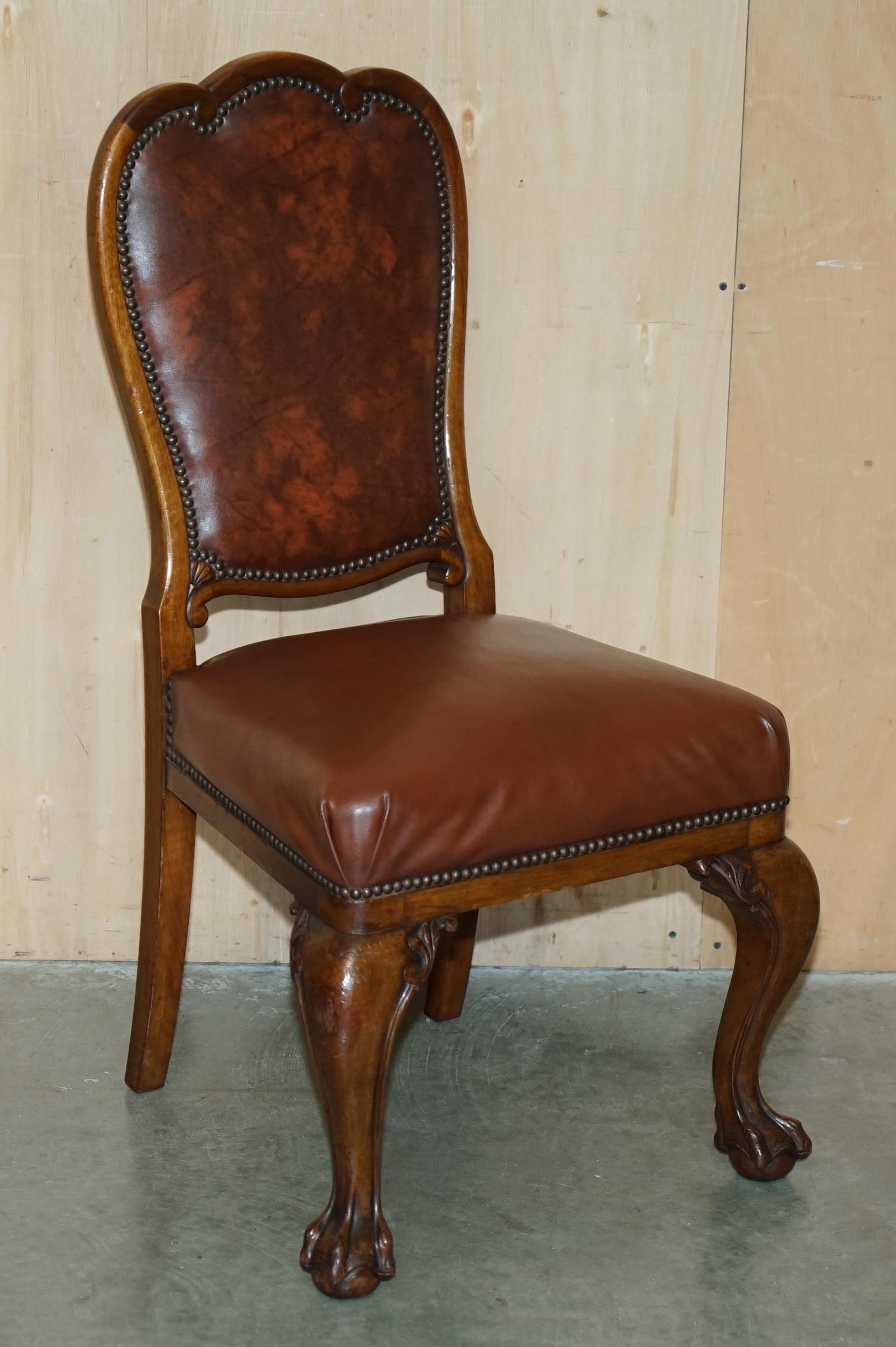 SIX EXCELLENTES CHAISES À DINER DE CIRCA 1860 avec cadre en forme de boule et de griffe sculpté à la main. en vente 11