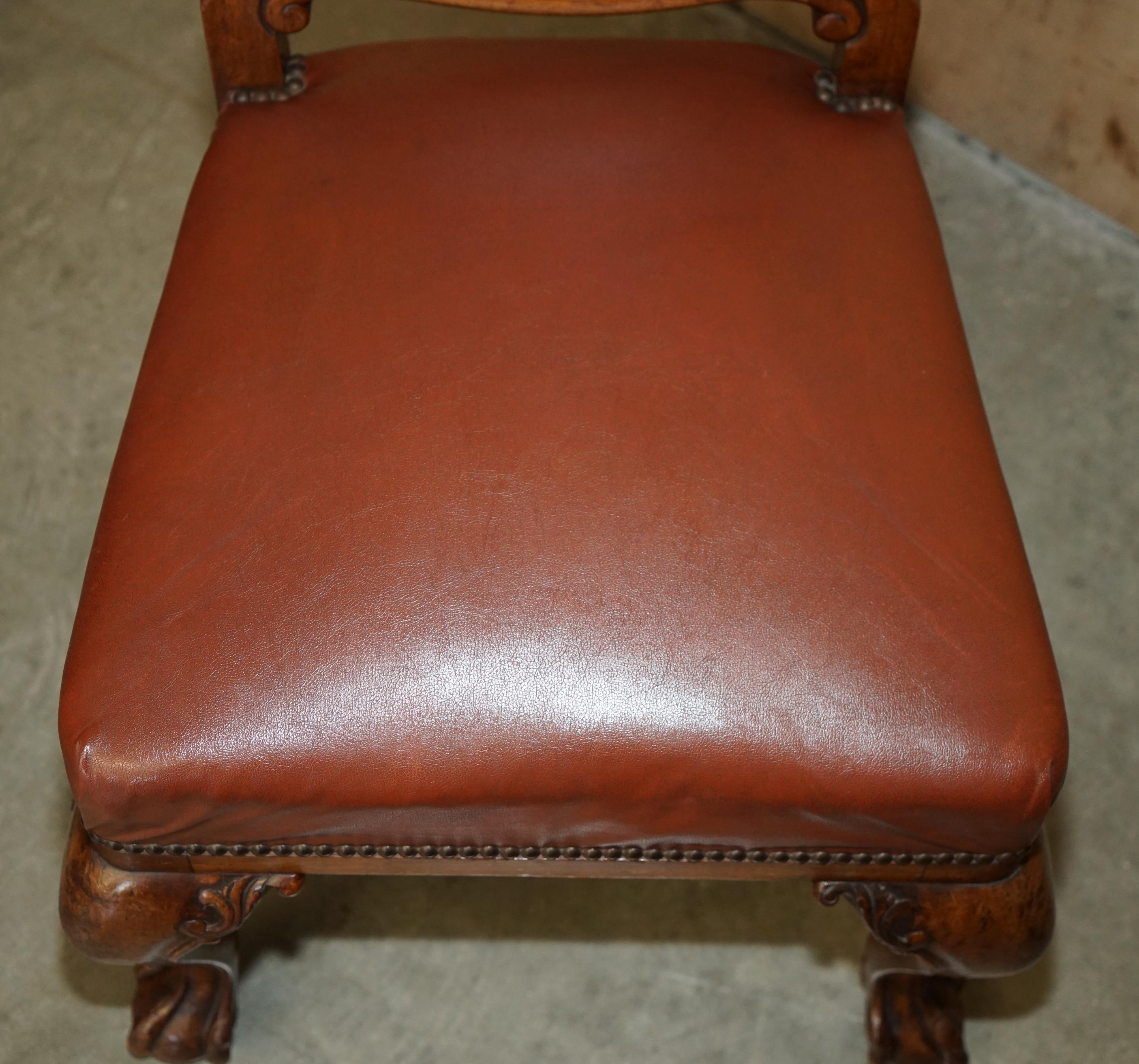 SIX EXCELLENTES CHAISES À DINER DE CIRCA 1860 avec cadre en forme de boule et de griffe sculpté à la main. en vente 12