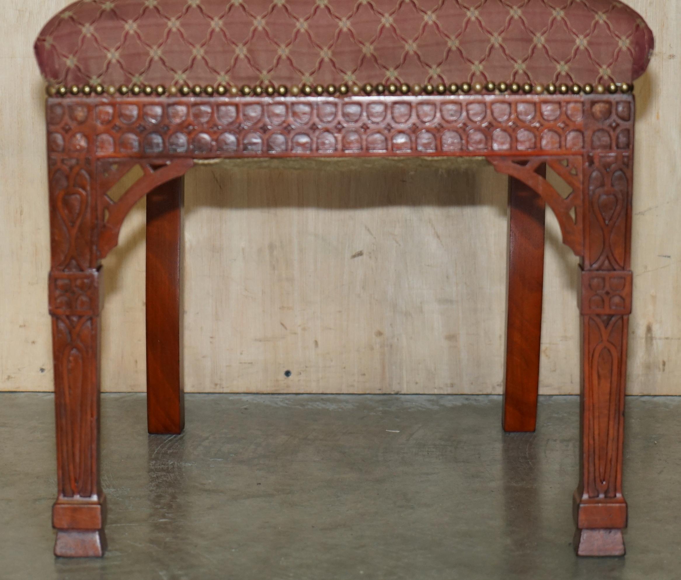 Hand-Crafted SIX EXQUISITE ViNTAGE THOMAS CHIPPENDALE CHINESE PAGODA TOP DINING CHAIRS For Sale