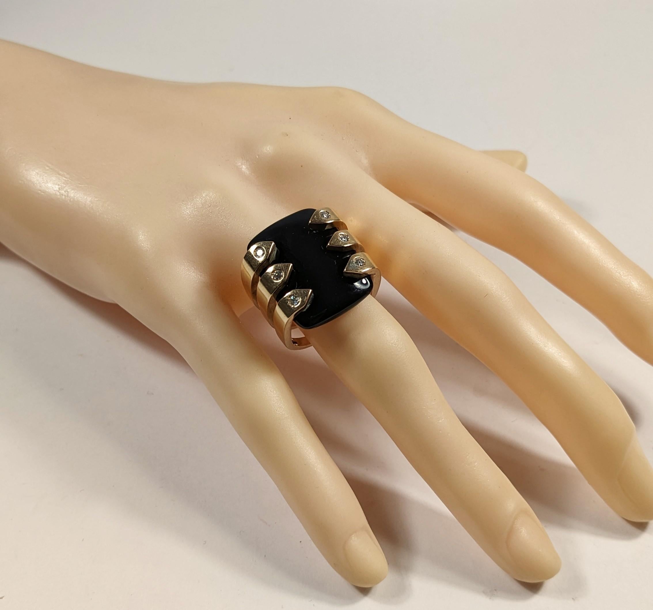 Sechs Augen, die Onyx und Diamanten in Roségold betrachten  Ring im Zustand „Hervorragend“ im Angebot in Bilbao, ES