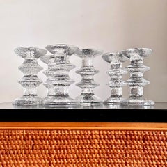 Seis candelabros Festivo de dos anillos diseñados por Timo Sarpaneva para iittala