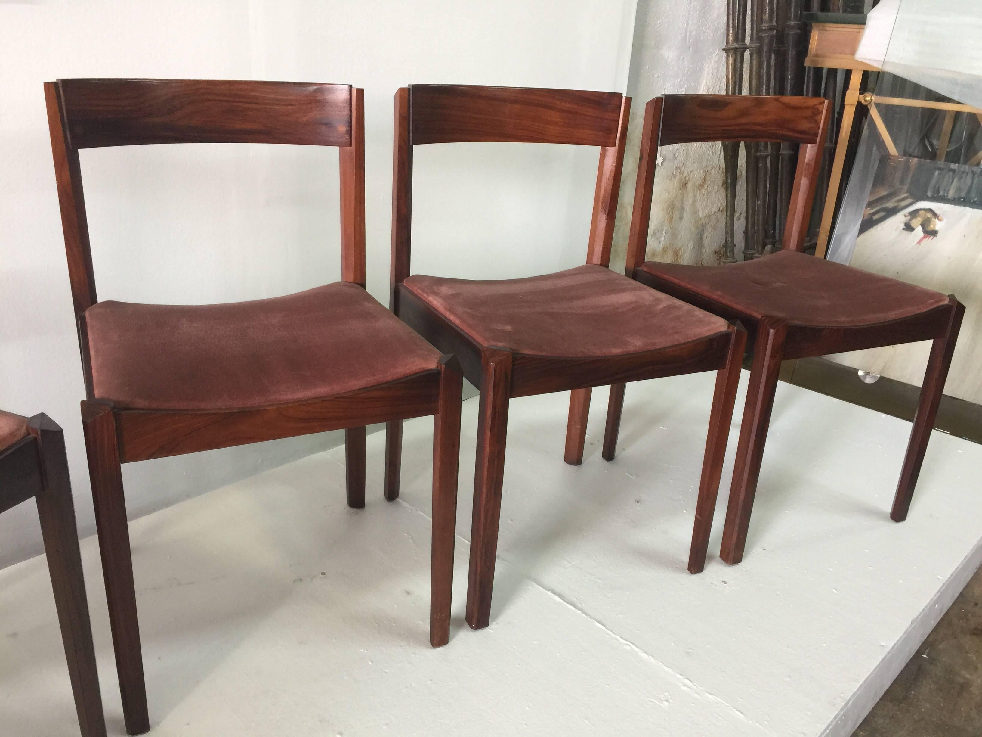 Sechs feine dänische Esszimmerstühle aus Nussbaumholz (Moderne der Mitte des Jahrhunderts) im Angebot