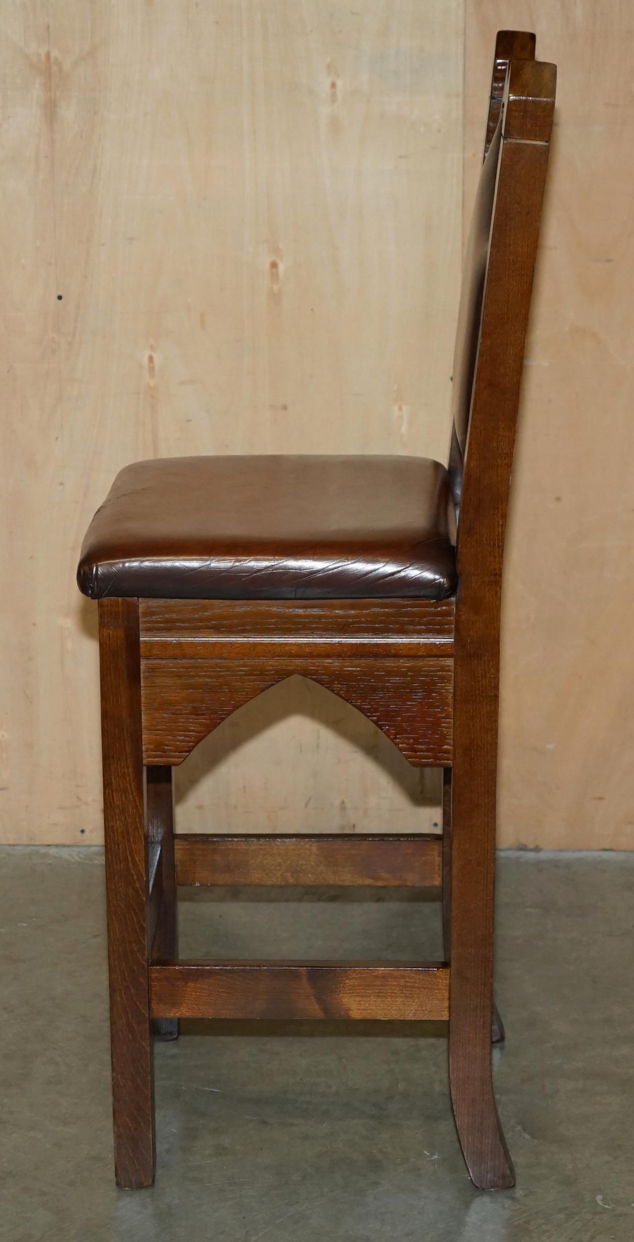 SIX FINE RESTORED BROWN LEATHER GOTHIC REVIVAL STEEPLE BACK KiTCHEN BAR STOOLS 6 en vente 6