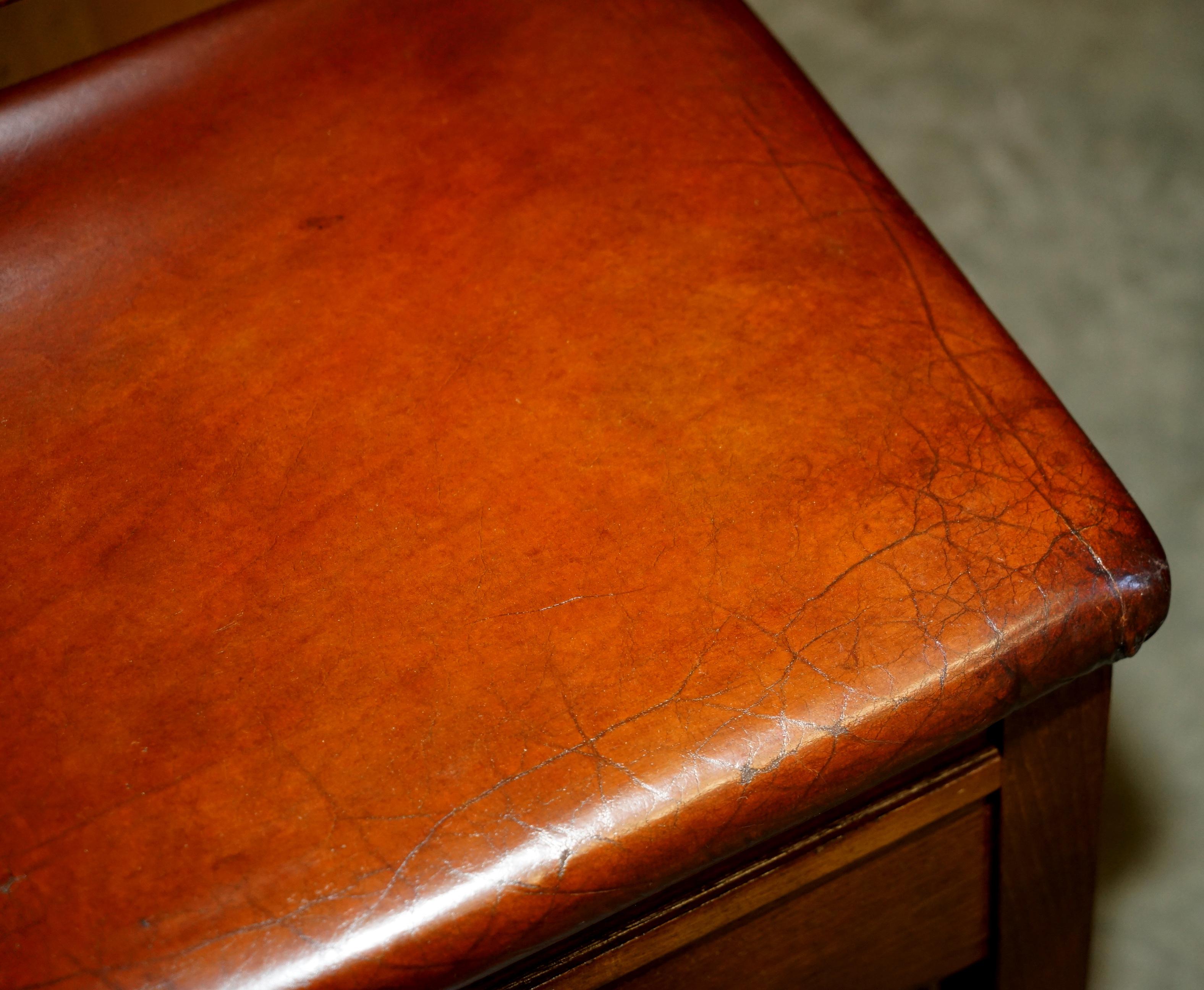 SIX FINE RESTORED BROWN LEATHER GOTHIC REVIVAL STEEPLE BACK KiTCHEN BAR STOOLS 6 en vente 11