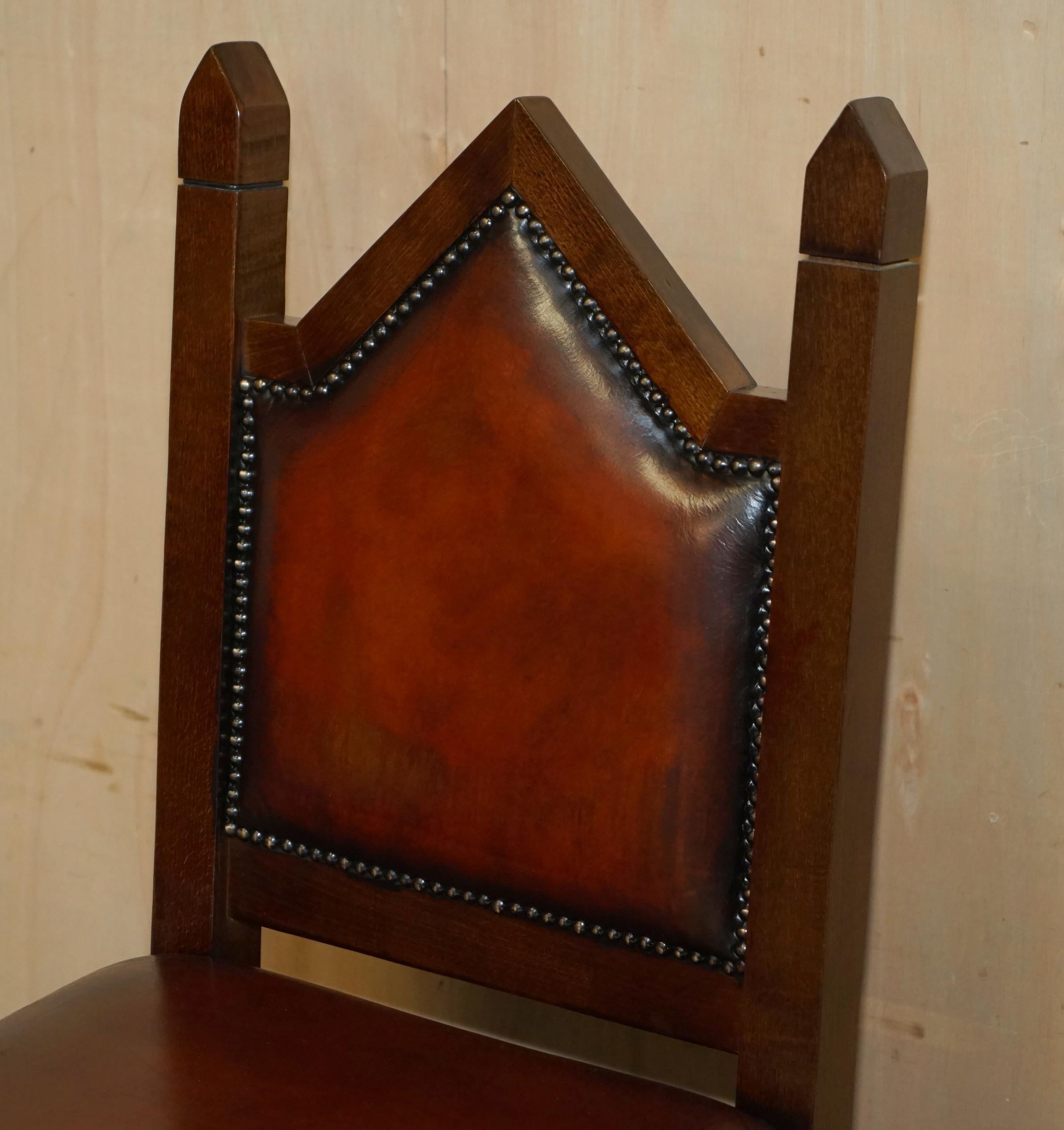 Fait main SIX FINE RESTORED BROWN LEATHER GOTHIC REVIVAL STEEPLE BACK KiTCHEN BAR STOOLS 6 en vente