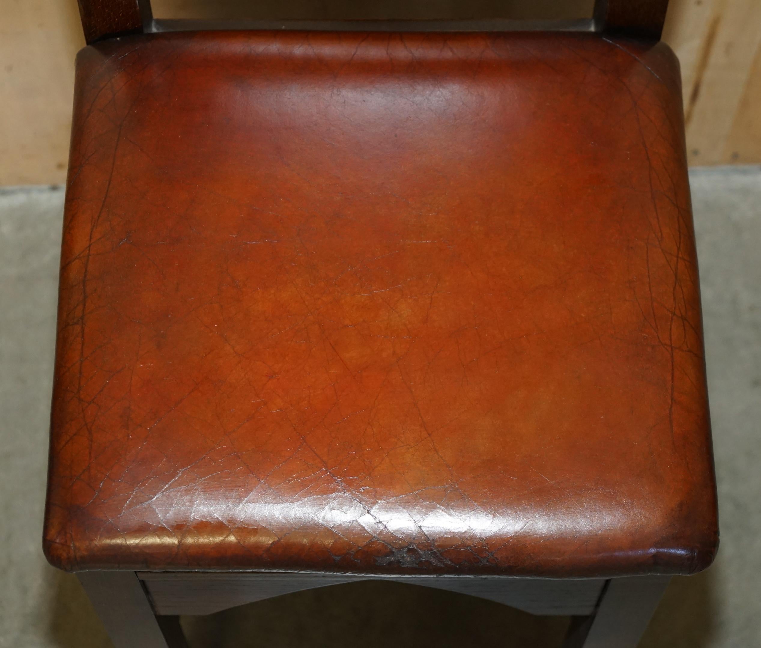 SIX FINE RESTORED BROWN LEATHER GOTHIC REVIVAL STEEPLE BACK KiTCHEN BAR STOOLS 6 Bon état - En vente à West Sussex, Pulborough