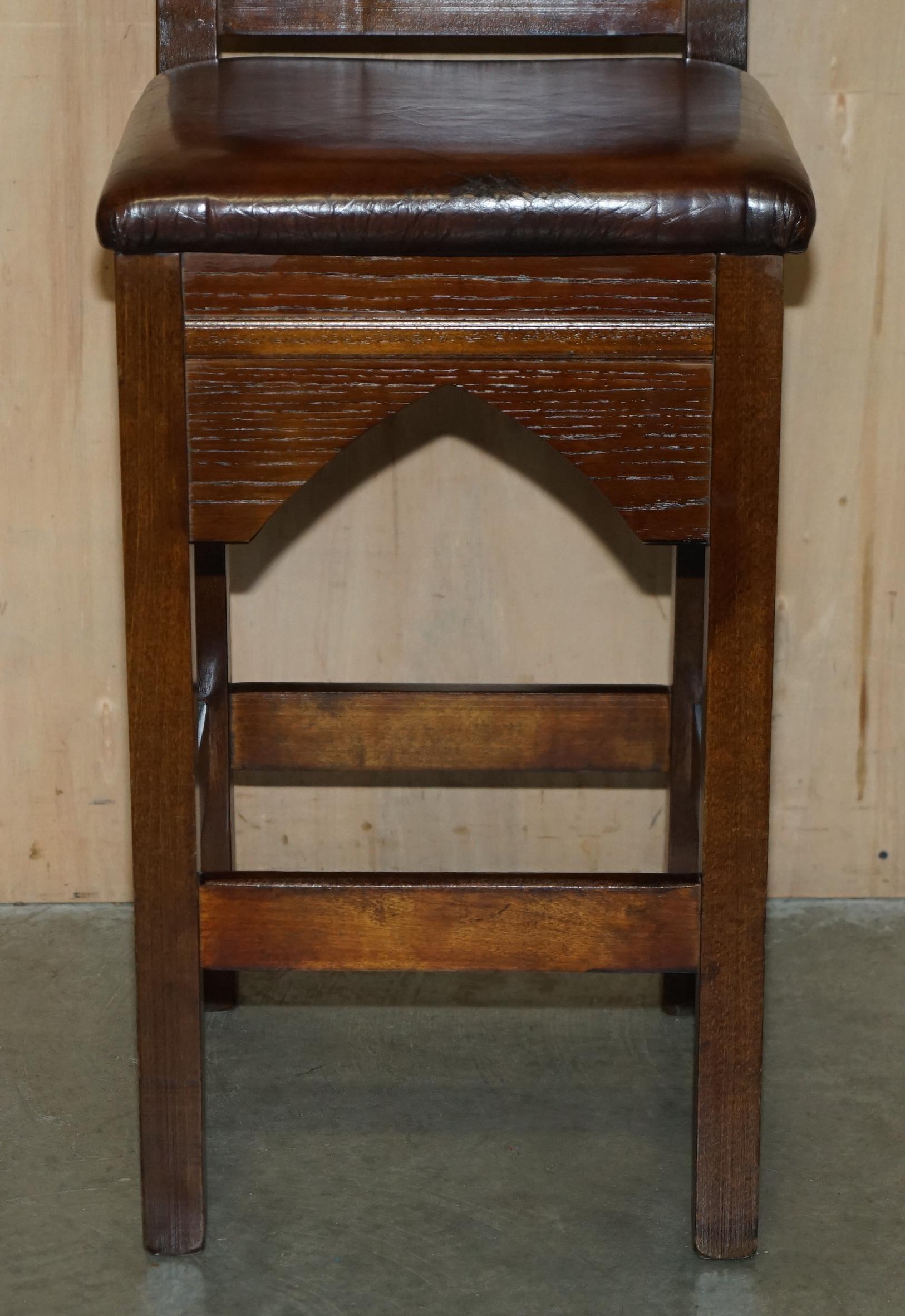 20ième siècle SIX FINE RESTORED BROWN LEATHER GOTHIC REVIVAL STEEPLE BACK KiTCHEN BAR STOOLS 6 en vente