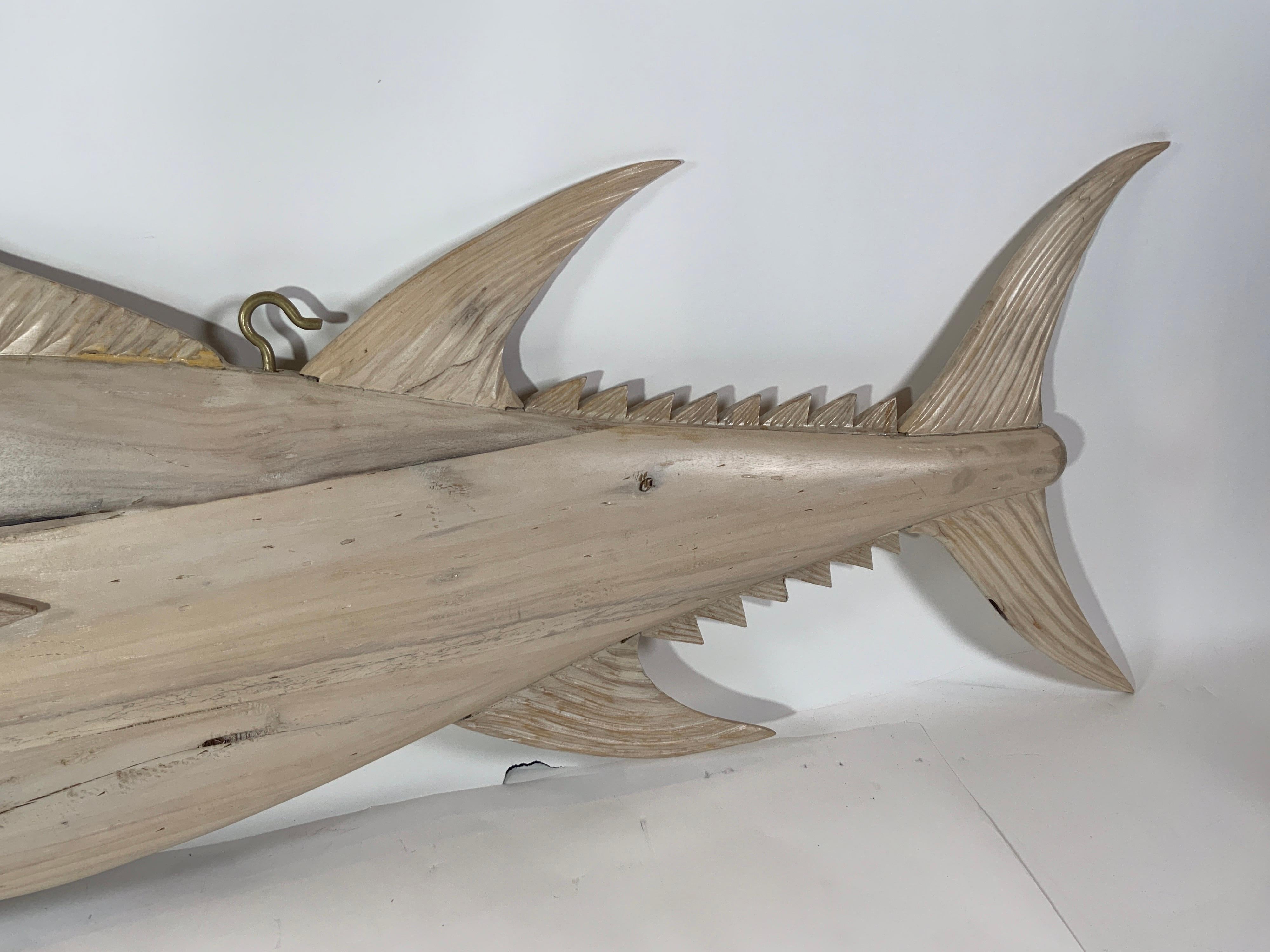 Sechs Fuß geschnitzter Tuna-Fisch aus Holz im Angebot 3