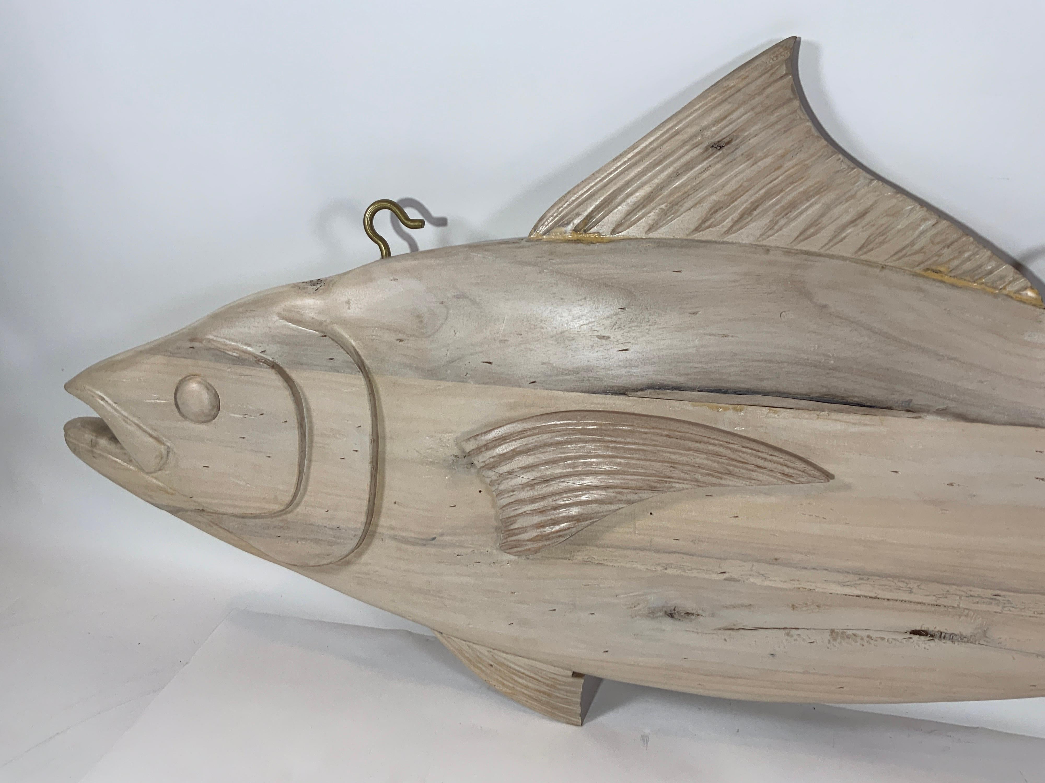 Sechs Fuß geschnitzter Tuna-Fisch aus Holz im Angebot 4