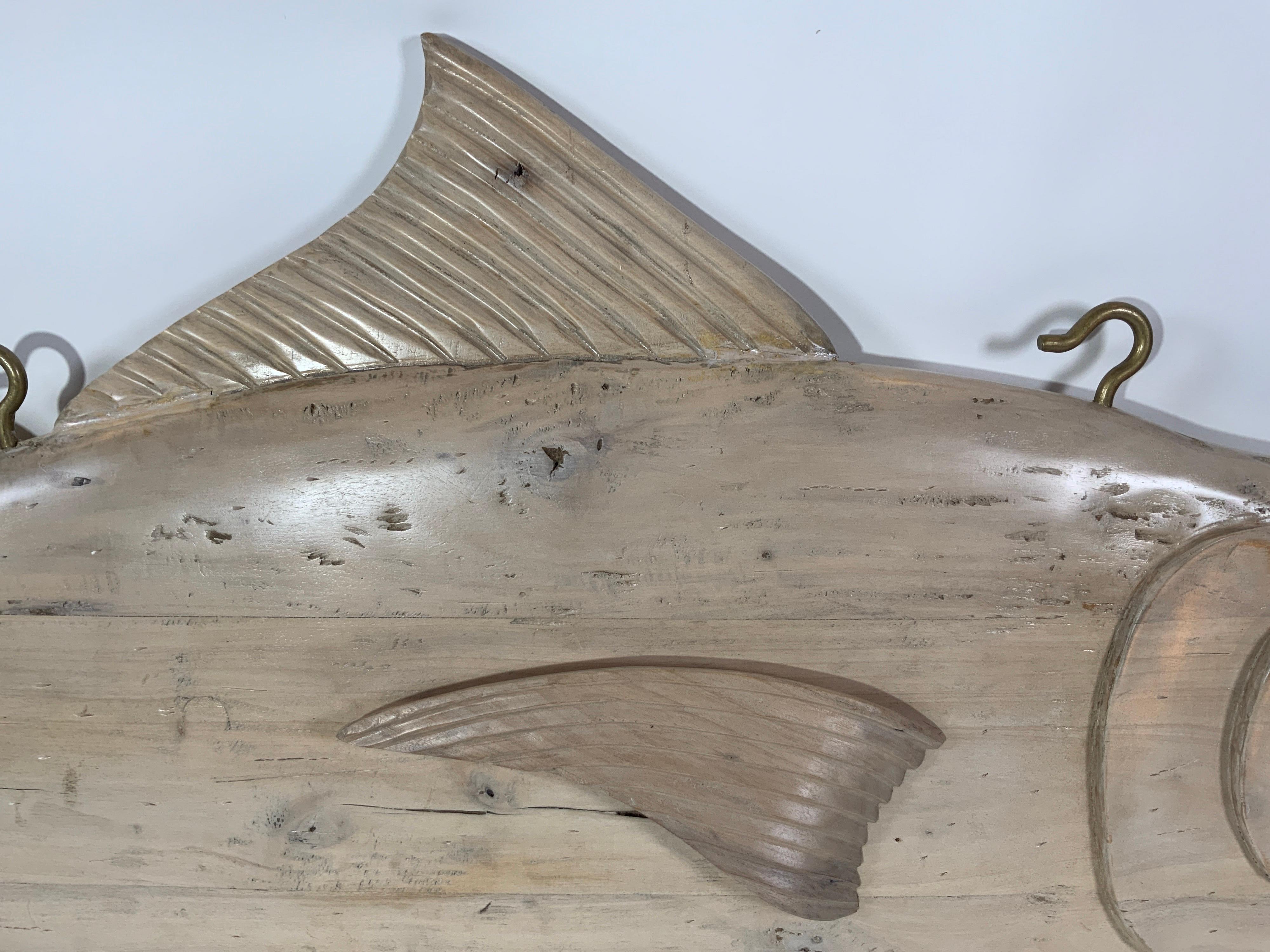 Sechs Fuß geschnitzter Tuna-Fisch aus Holz im Angebot 7