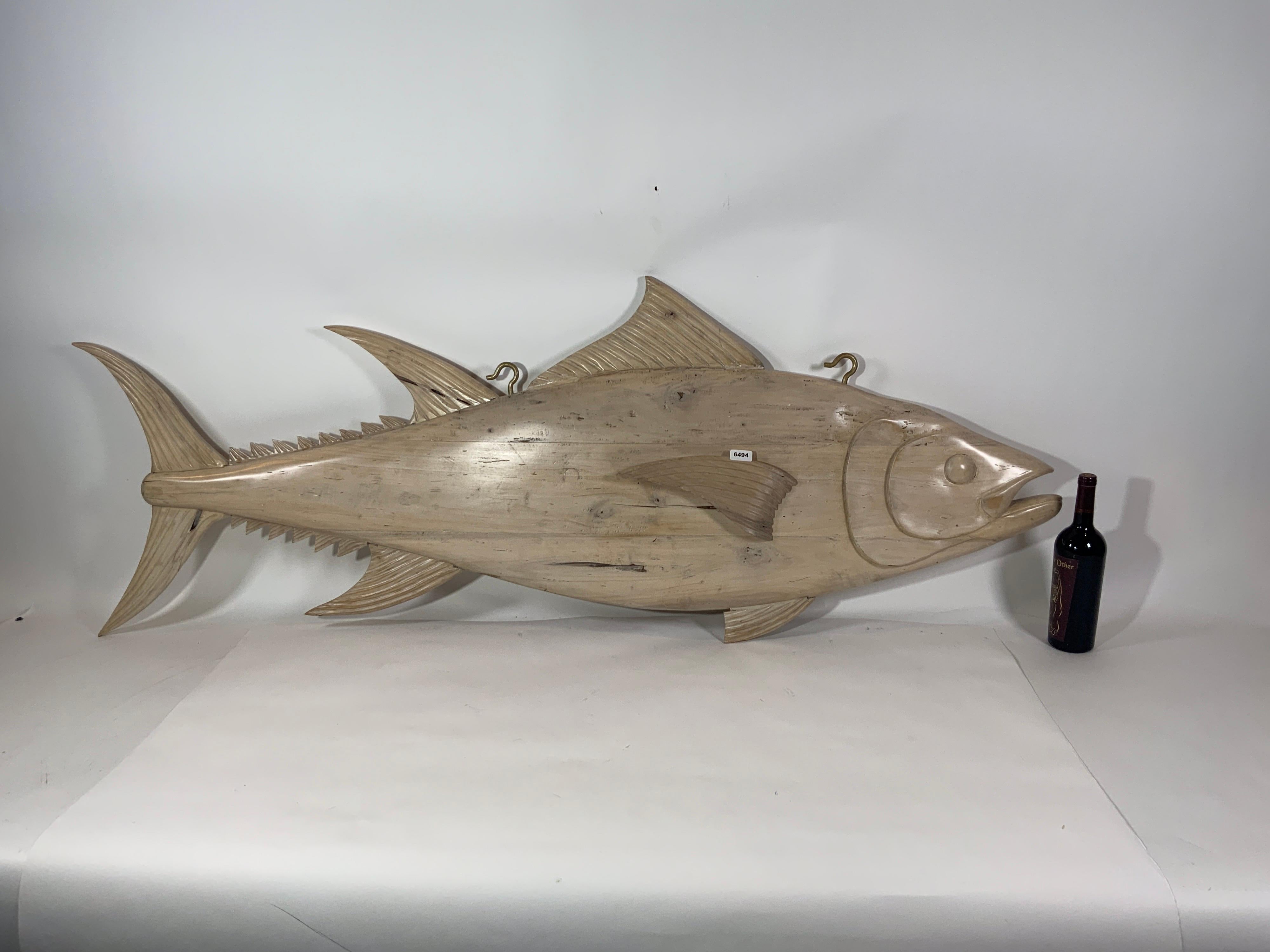 Britannique Fish de Tuna sculpté de six pieds en vente