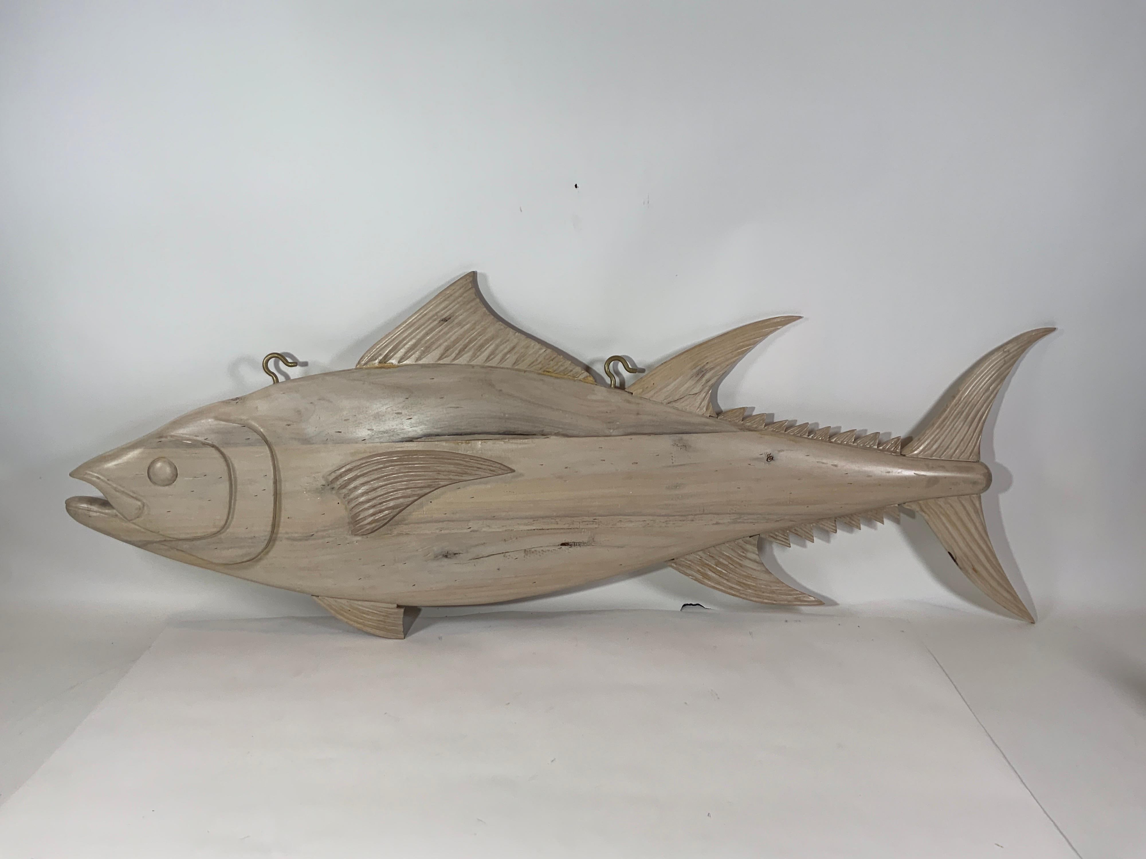 Sechs Fuß geschnitzter Tuna-Fisch aus Holz (Britisch) im Angebot