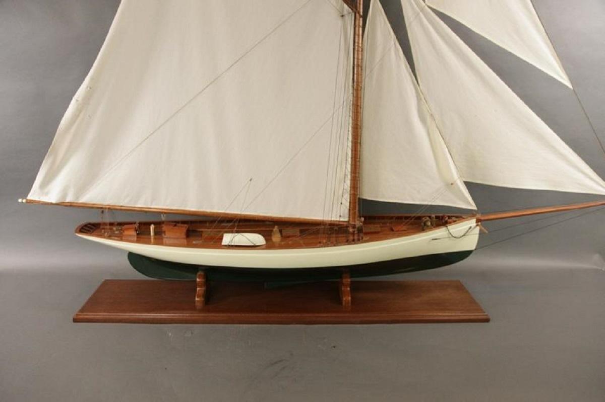 Sechs Fuß-Modell einer Yacht Puritan-Tasse im Zustand „Hervorragend“ im Angebot in Norwell, MA