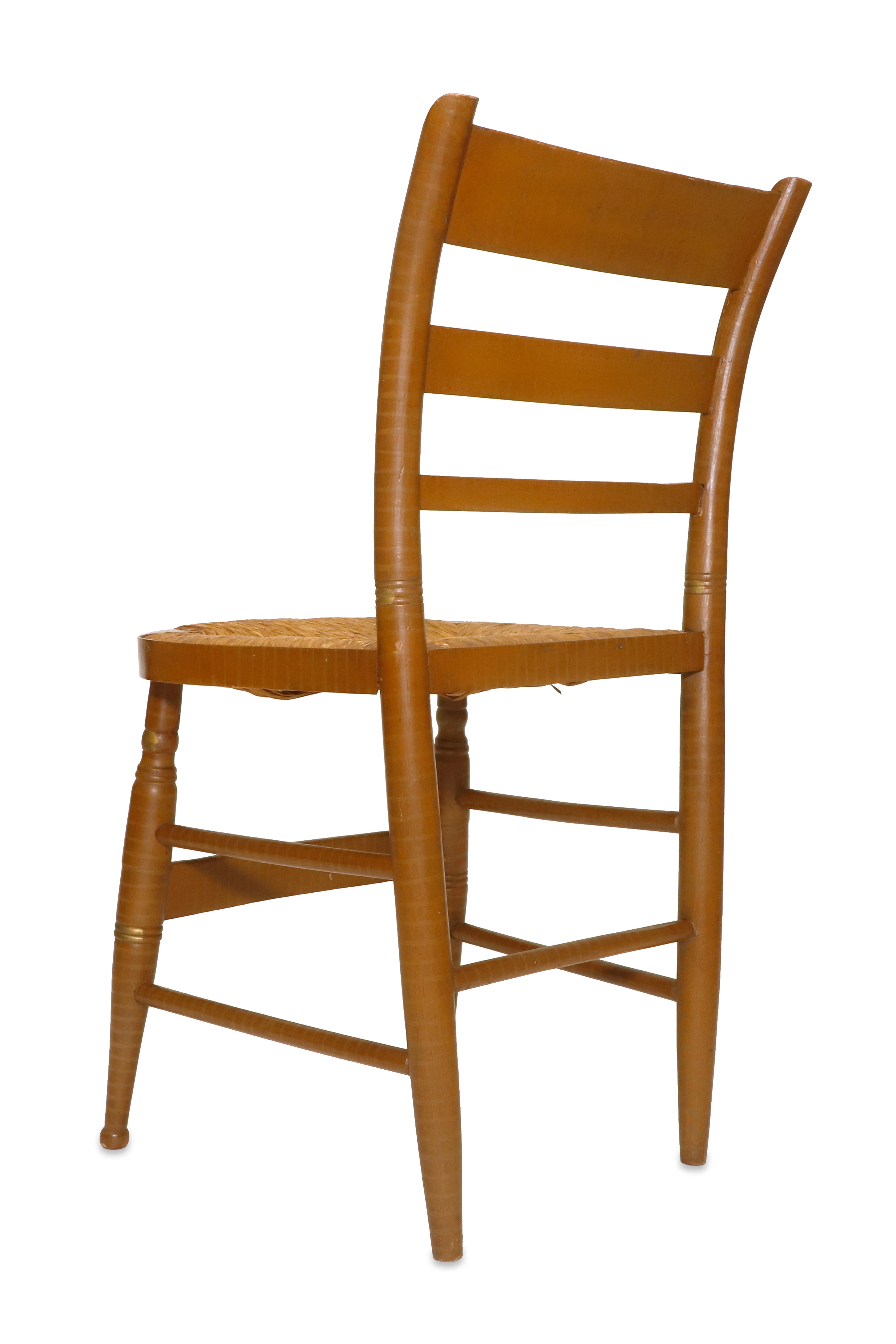 Sechs französische Stühle mit Sitz aus geflochtenem Stroh (Handgewebt) im Angebot