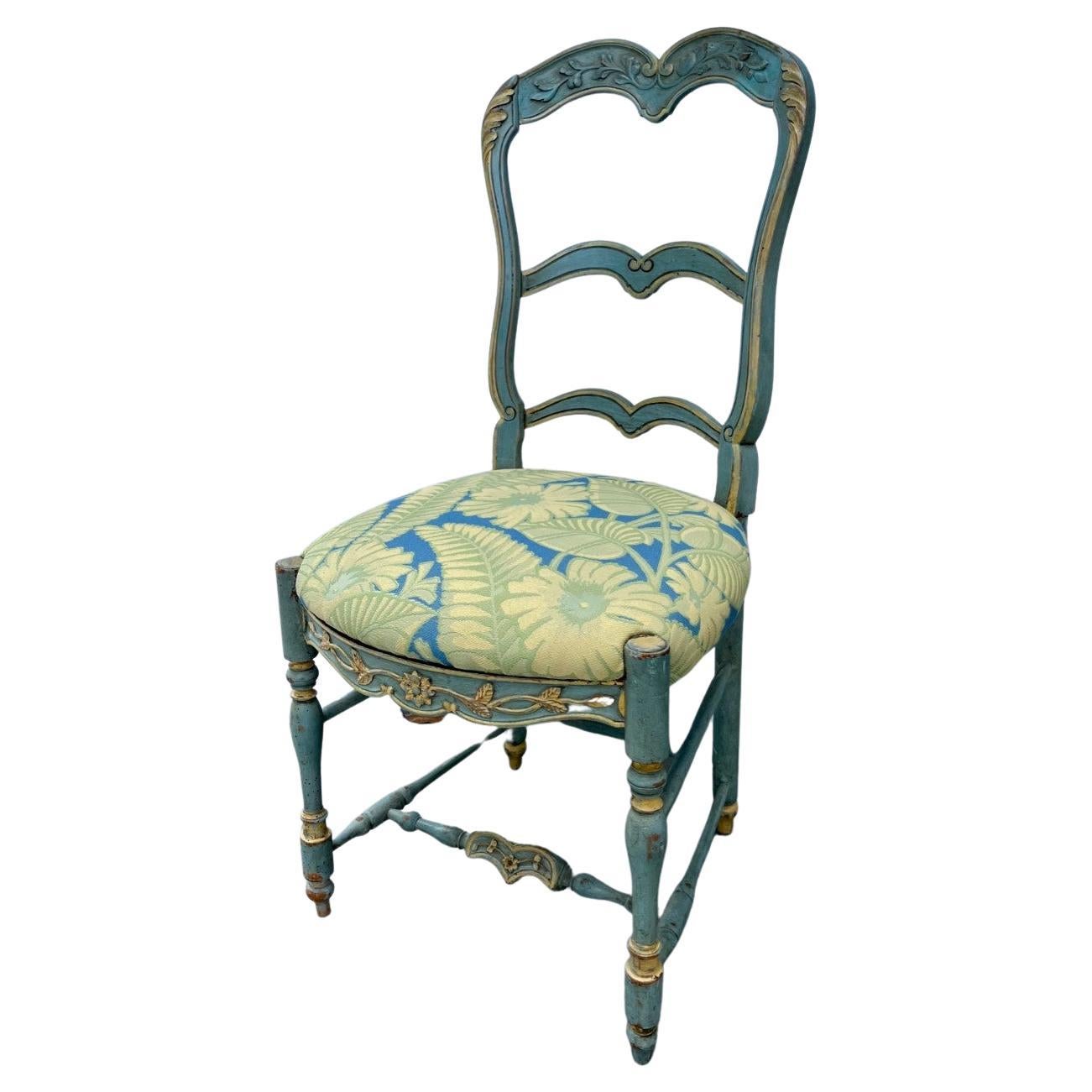 Baroque Six chaises de salle à manger françaises peintes à l'échelle du début du 19ème siècle en vente