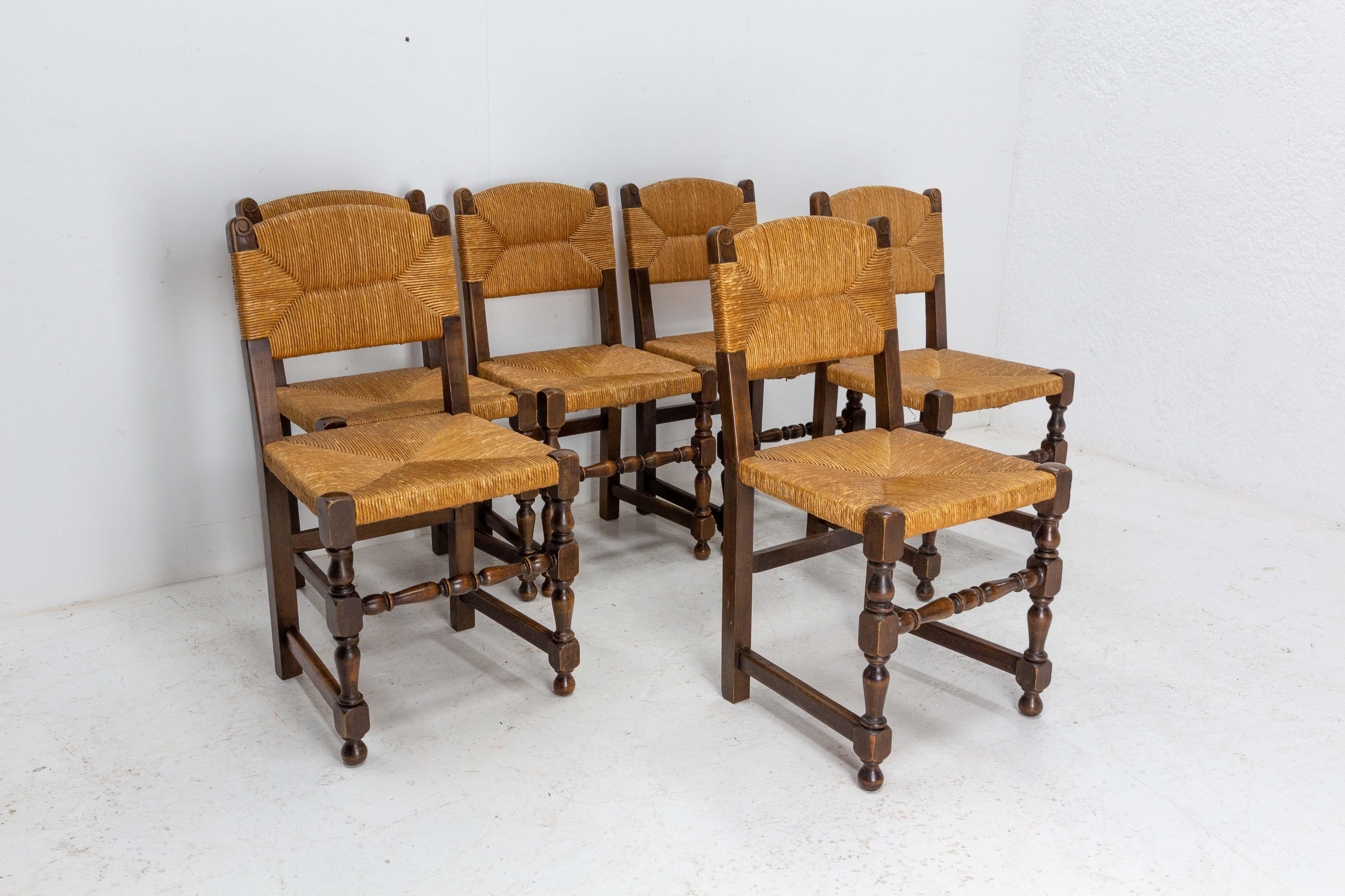 A charming set of six French Provincial oak chairs made in the 1940s.
The rush seats and backs are in excellent antique condition.
The legs are turned.
A set of dining chairs that would make a fabulous addition to a breakfast or dining room or