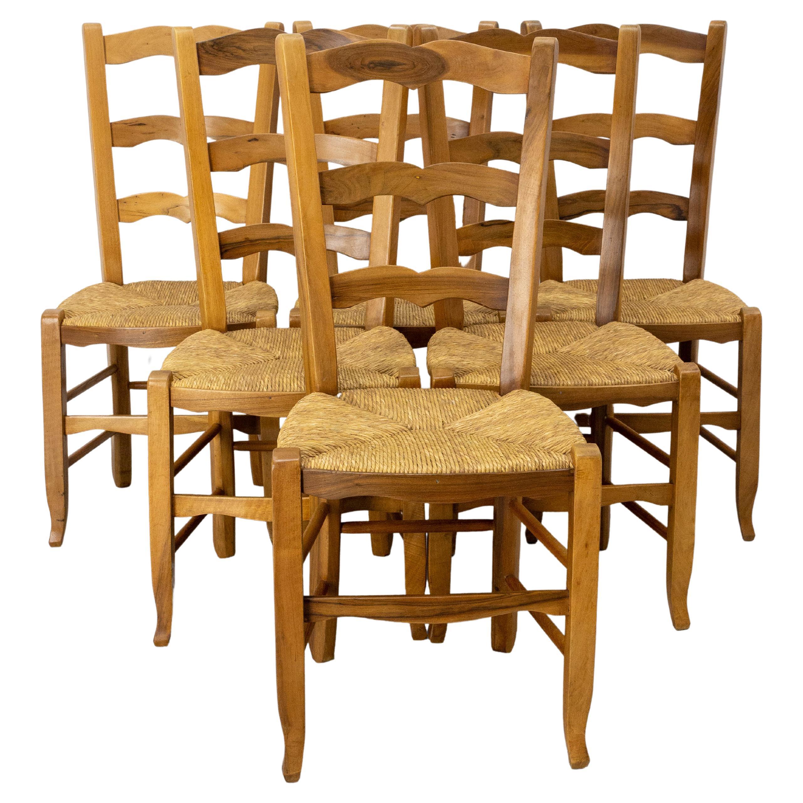  Six chaises de salle à manger françaises en chêne, sièges en jonc, style provincial, vers 1970