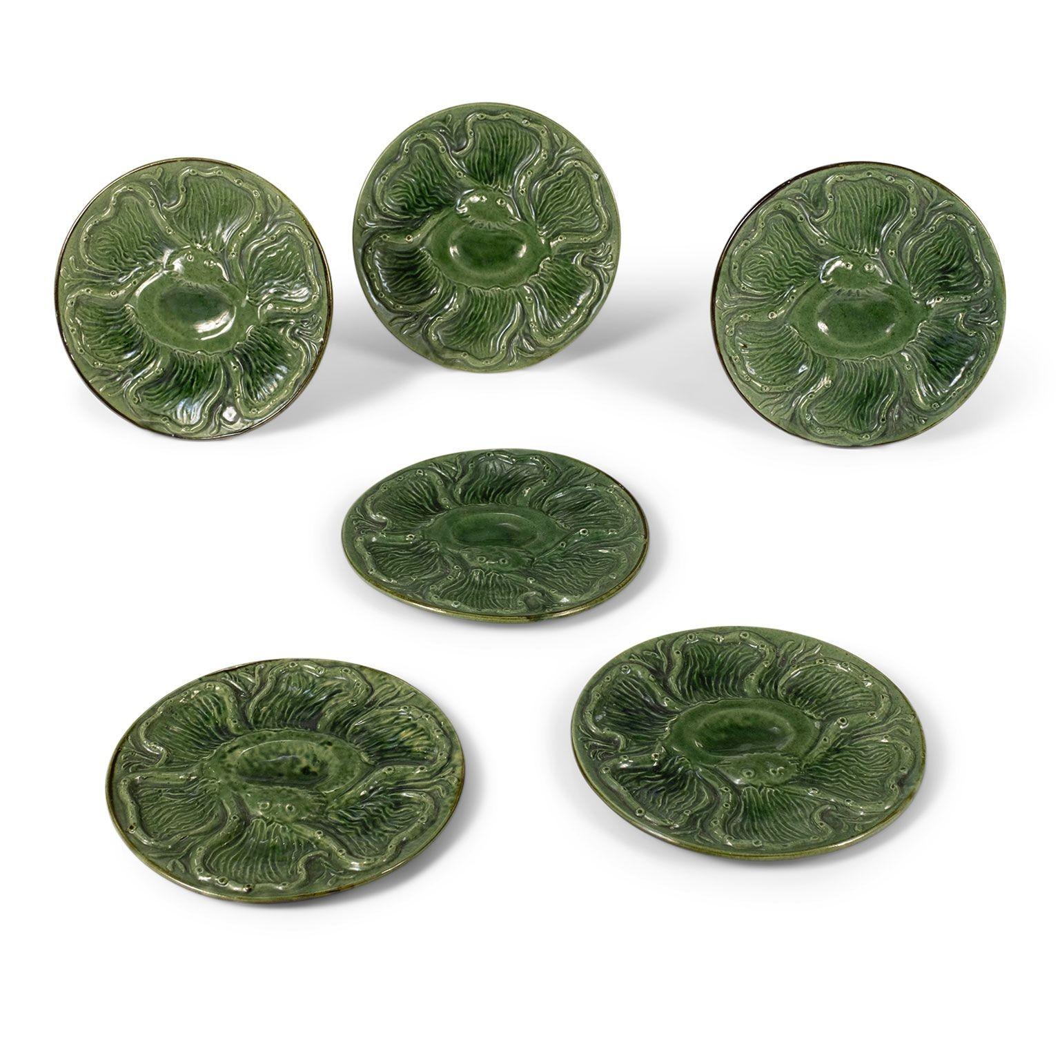 Six French Green Majolica Oyster Plates in Octopus Pattern In Good Condition In Houston, TX