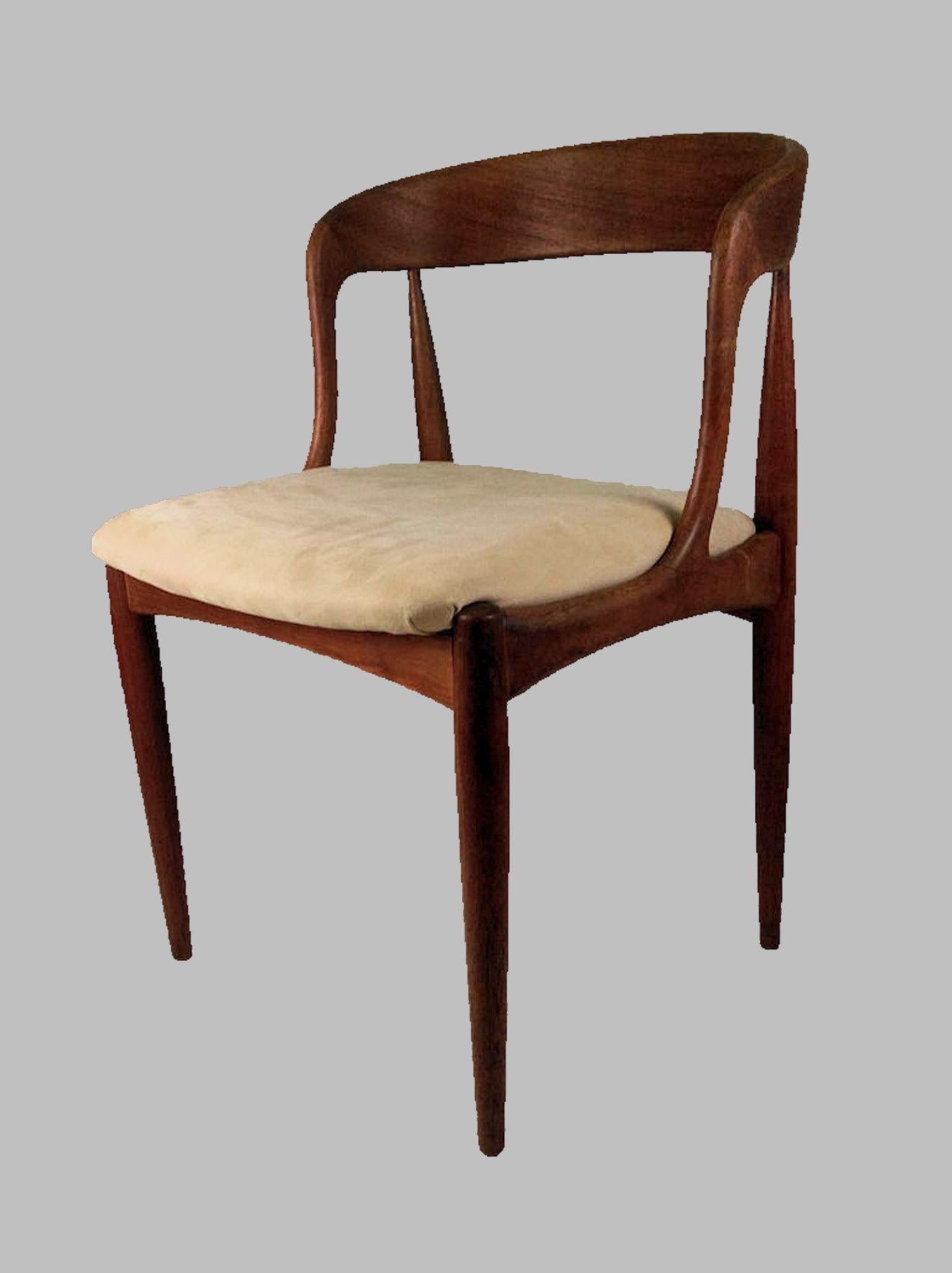 Scandinave moderne Six chaises de salle à manger en teck restaurées de Johannes Andersen, dont le rembourrage sur mesure est inclus en vente